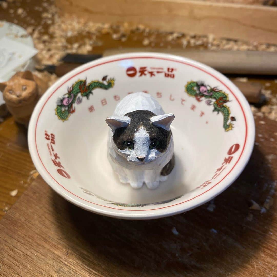 yamanekoさんのインスタグラム写真 - (yamanekoInstagram)「猫のラーメン屋さん😹 こってりにゃーん！  #天下一品 #ねこ#ねこ部 #ねこすたぐらむ #猫のラーメン屋さん #猫彫り #猫彫刻 #木彫り猫 #キジトラーメン#cat #catsofinstagram #catstagram #catsculpture #sculpture #woodworking」8月25日 20時20分 - yamaneko5656