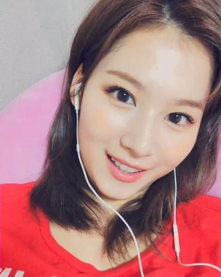 サナさんのインスタグラム写真 - (サナInstagram)「I can't stop saying she's so pretty! ーーーーーーーーーー Please support my account Follow > @sana.twice.kr < . @twicetagram #TWICE#트와이스#ONCE#Sana#사나 #Nayeon#나연#Jeongyeon#정연#Momo#모모#Jihyo#지효#Mina#미나#Dahyun#다현#Chaeyoung#채영#Tzuyu#쯔위」8月25日 20時37分 - sana.twice.kr