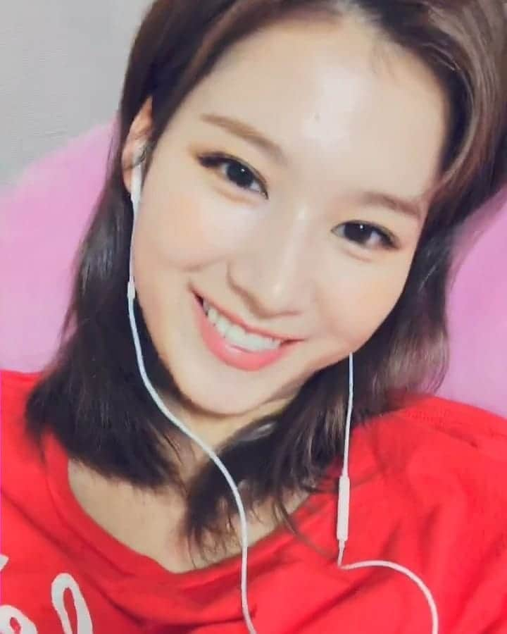 サナさんのインスタグラム写真 - (サナInstagram)「I can't stop saying she's so pretty! ーーーーーーーーーー Please support my account Follow > @sana.twice.kr < . @twicetagram #TWICE#트와이스#ONCE#Sana#사나 #Nayeon#나연#Jeongyeon#정연#Momo#모모#Jihyo#지효#Mina#미나#Dahyun#다현#Chaeyoung#채영#Tzuyu#쯔위」8月25日 20時37分 - sana.twice.kr