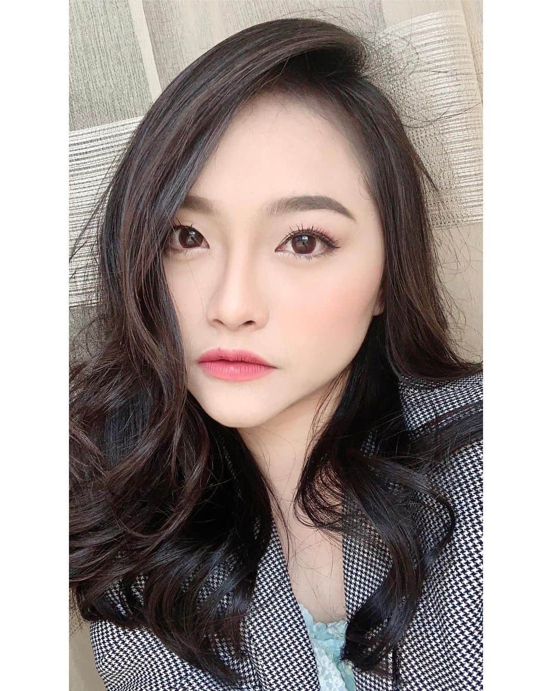 ロナ・アングラエニのインスタグラム：「Mana dimana anak kambing saya?」