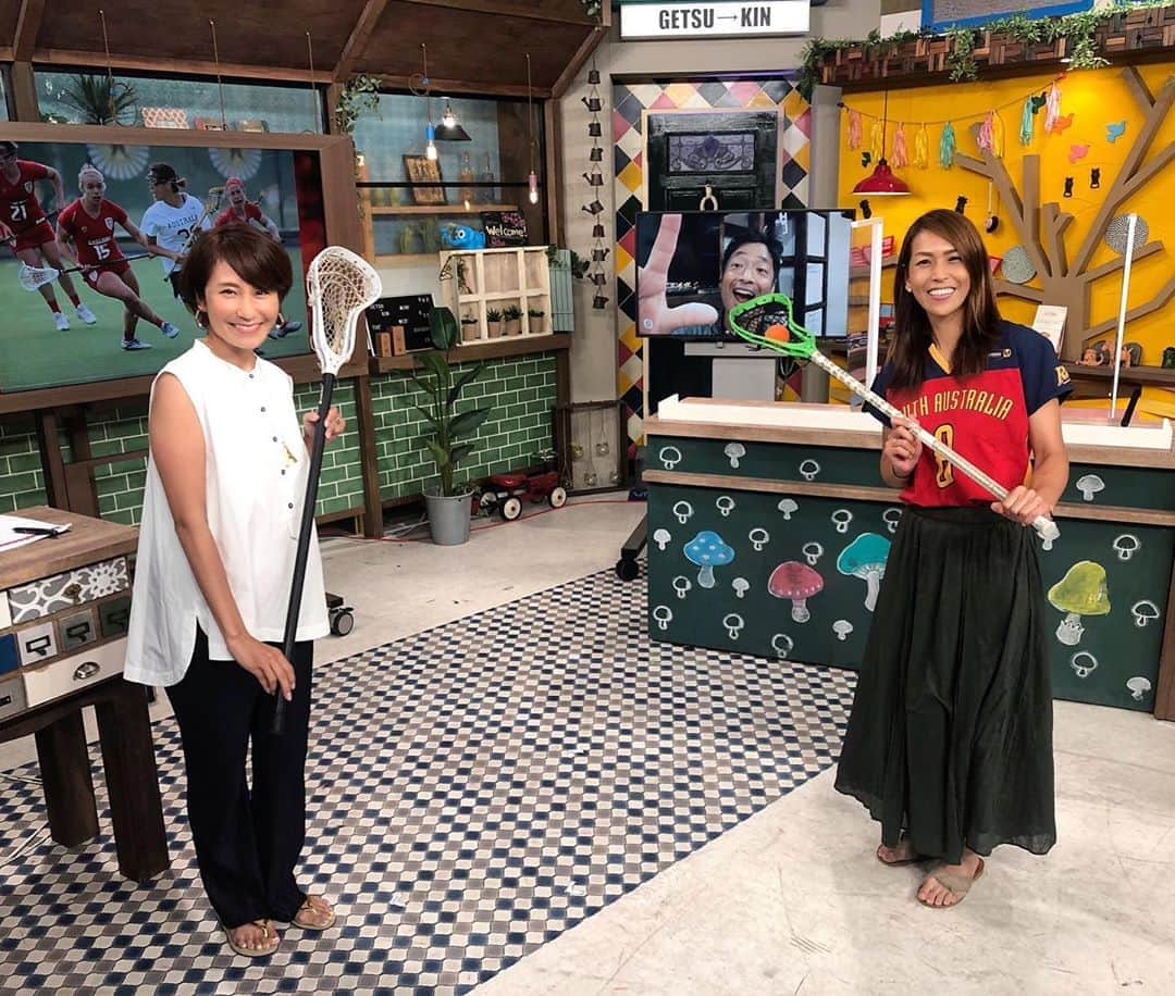 森上亜希子のインスタグラム：「今日も元気に行って参りましたゲツキン！  今日のゲツキンジャーナルのゲストはプロラクロスプレーヤーの山田幸代さんでした。  凄い所ばかり過ぎて、何をどう書いて良いのかわからないですが、ラクロスプレーヤーとして凄いのは当たり前として、何より私は行動力、芯の強さは本当に凄いなと思いましたし、その素晴らしい行動力で人生を切り開いて来られたのだと思います。  勉強になる事ばかりで、またお会い出来る機会があったら、もっともっとお話を伺いたいと思いました！  ありがとうございました！  #ゲツキン #プロラクロスプレーヤー #山田幸代　選手 #行動力 #芯の強さ #素晴らしい #テニス #tennis #tennisplayer」