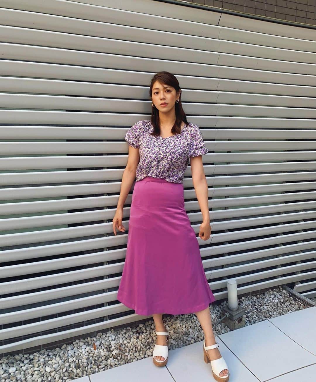わちみなみのインスタグラム：「@saaageboutique  先日の衣装🌻  紫のお花かわいい☺️ #衣装　#スカート　#コーデ」