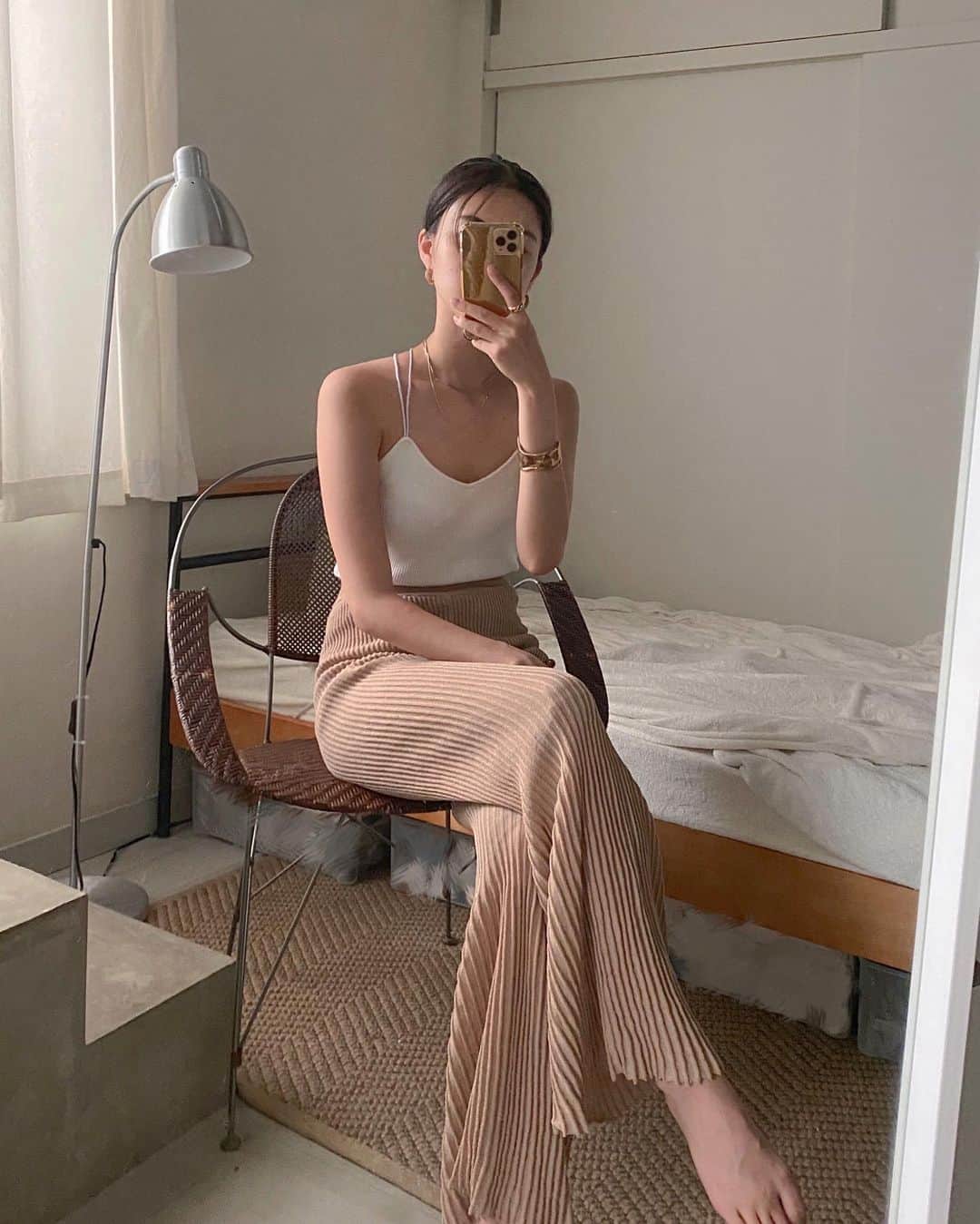 影山可蓮のインスタグラム：「・ ・ #roomwear 🪐 ・ ・ 軽井沢の余韻に1人ながら倒れるように寝た昨日の在宅お仕事服💭#長い　 ・ 着心地楽々な上にそのままぱっとお出かけにもいけちゃうこの夏お世話になりまくりな組み合わせ✌🏼 @cotorica.official  ・ ・ そして今月はしばらくお休みしてた全身脱毛再開🕺対策バッチリで安定で居心地良かったです！いつもキレイモさんに行ってます✌︎ ・ ・ #outfit #ootd  #instafashion #KIREIMO  #キレイモ #minimalstyle #minimalfashion #classicstyle #simpleoutfit #everydaylook  #コーデ #コーディネート #今日のコーデ #私服  #karen_k_outfit」