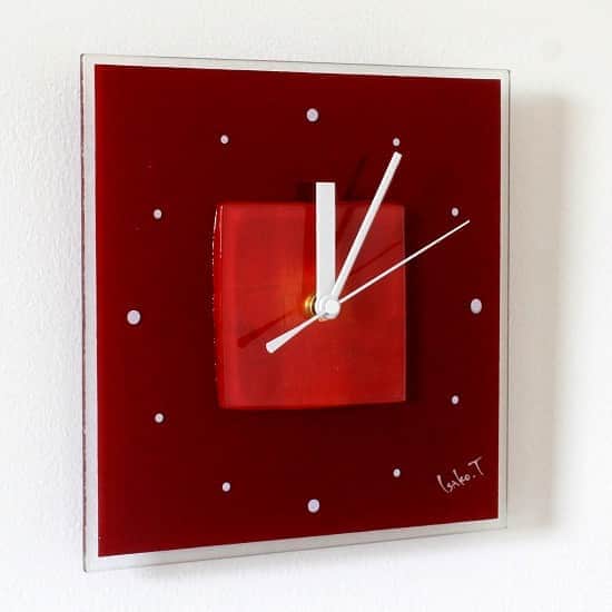 comb de shioさんのインスタグラム写真 - (comb de shioInstagram)「先日お嫁入りした時計。  シックで、静かな雰囲気で、私の部屋に飾りたいなぁ〜と思う、素敵な作品でした。  新しい場所で、素敵な時を刻んでね。  glass art clock by Isako TODA﻿ ﻿ #アートのある暮らし ﻿ ------------------------﻿ 【作品リスト】﻿ ﻿ ■ ガラスアート時計「The sun rises/シックなブラウンレッド」 C_200820  オンラインショップ掲載中です。﻿ ﻿ ﻿ #combdeshio﻿ #コムデシオガラス ﻿ #コムデシオ ﻿ #ガラス作家杜多一菜子﻿ #三重県  #三重県津市  #インテリア好きな人と繋がりたい﻿ #インテリアデザイン﻿ #おしゃれインテリア #インテリアアート #壁掛けインテリア #おしゃれな部屋  #抽象画アート #寝室インテリア  #壁掛け時計 #ガラス時計 #新築祝いのプレゼント #結婚祝いのプレゼント  #おうち時間を楽しむアイテム ﻿#インテリア時計  #artist  #interiorart #interiorartwork #artclock #glassclock #japanesecraft #clock」8月25日 20時58分 - comb_de_shio