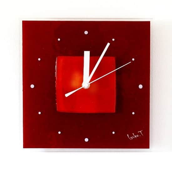 comb de shioさんのインスタグラム写真 - (comb de shioInstagram)「先日お嫁入りした時計。  シックで、静かな雰囲気で、私の部屋に飾りたいなぁ〜と思う、素敵な作品でした。  新しい場所で、素敵な時を刻んでね。  glass art clock by Isako TODA﻿ ﻿ #アートのある暮らし ﻿ ------------------------﻿ 【作品リスト】﻿ ﻿ ■ ガラスアート時計「The sun rises/シックなブラウンレッド」 C_200820  オンラインショップ掲載中です。﻿ ﻿ ﻿ #combdeshio﻿ #コムデシオガラス ﻿ #コムデシオ ﻿ #ガラス作家杜多一菜子﻿ #三重県  #三重県津市  #インテリア好きな人と繋がりたい﻿ #インテリアデザイン﻿ #おしゃれインテリア #インテリアアート #壁掛けインテリア #おしゃれな部屋  #抽象画アート #寝室インテリア  #壁掛け時計 #ガラス時計 #新築祝いのプレゼント #結婚祝いのプレゼント  #おうち時間を楽しむアイテム ﻿#インテリア時計  #artist  #interiorart #interiorartwork #artclock #glassclock #japanesecraft #clock」8月25日 20時58分 - comb_de_shio
