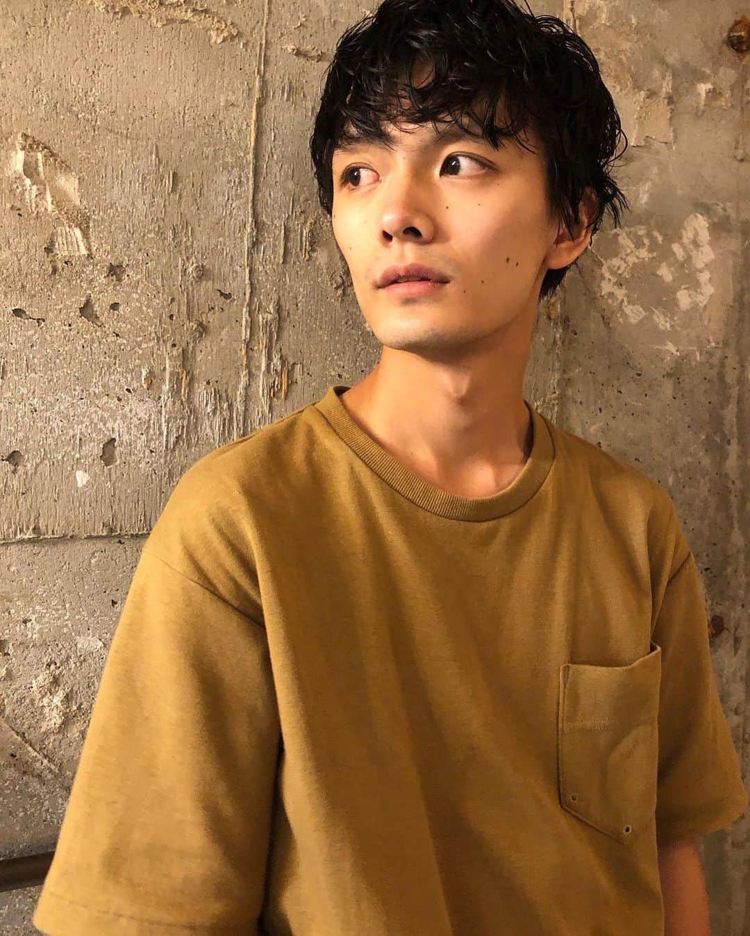 長坂 睦生のインスタグラム：「数年ぶりのショート。before笑→→→ #メンズヘア #ショートヘア #ヘアスタイル  #hair #menshair #hairstyle」