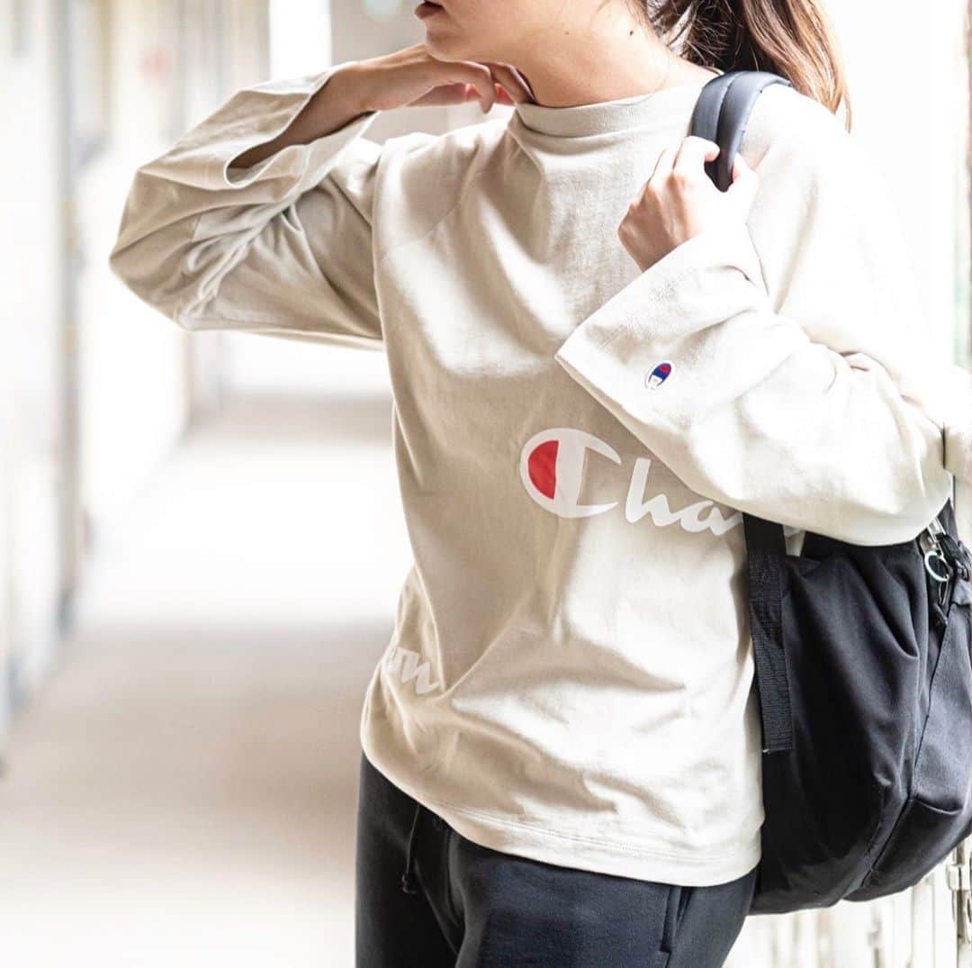 Champion Japanさんのインスタグラム写真 - (Champion JapanInstagram)「WOMEN'S CASUAL 20FW COLLECTION. #champion #championjp #Tshirt #longtshirt #widepants #チャンピオン #Tシャツ #ロングTシャツ #ワイドパンツ #カジュアルファッション #カジュアルコーデ #20FW #新作」8月25日 21時02分 - champion_japan