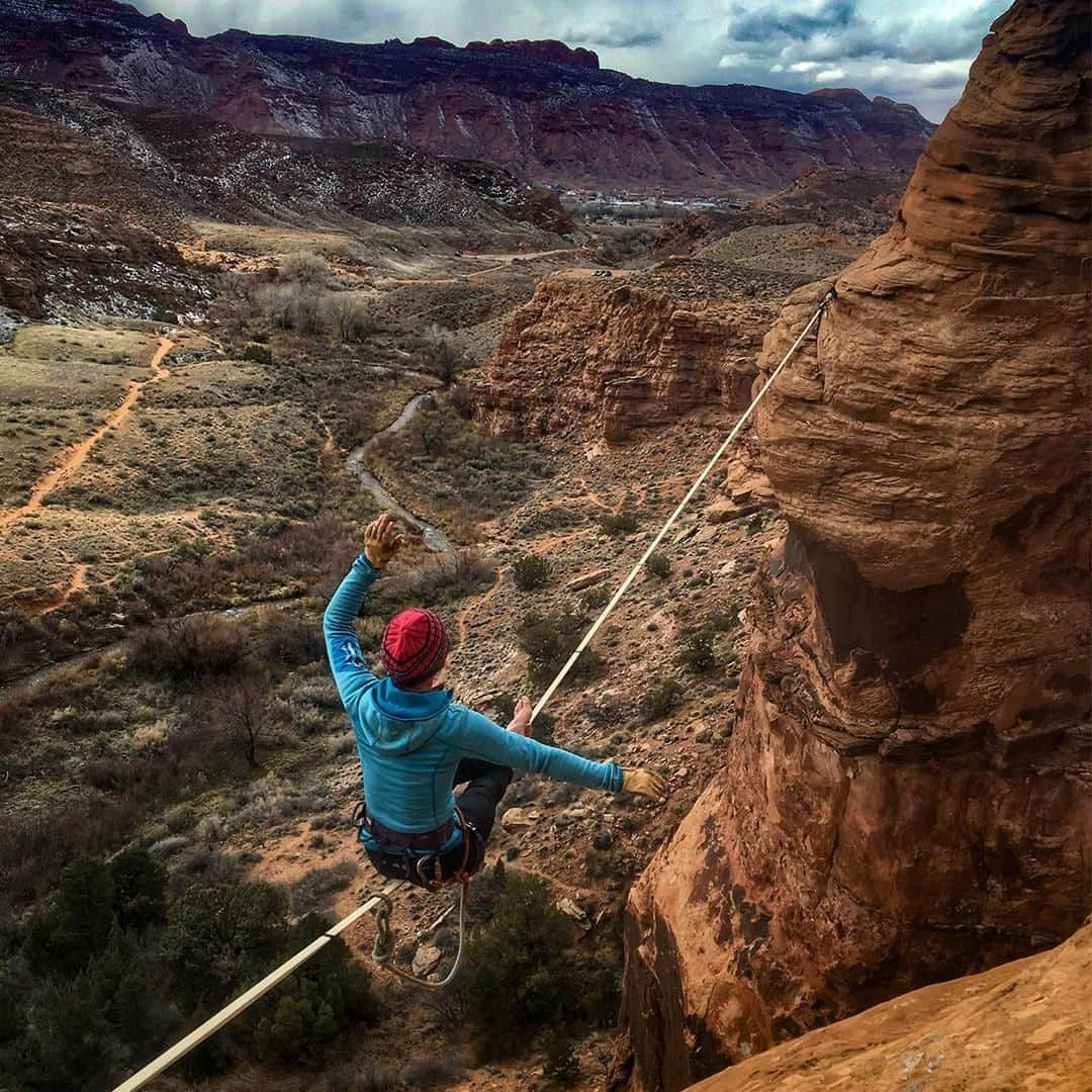 ドイターさんのインスタグラム写真 - (ドイターInstagram)「Faith Dickey (@thatslacklinegirl) is a pioneer in the sport of highlining! She currently holds several female world records, is the founder and organizer of the Women's Highline Meeting and is the only woman practicing free solo. We are proud to have Faith in our #deuterfamily💪🏼 - Please tag #deuter to be featured. 🏔❤️ - #deuter #deuterbackpack #motivation #bouldering #backpack #outdoor #sports #outdoorsports #slackline #highlining #freesolo #slacklining #highline」8月25日 21時05分 - deuter