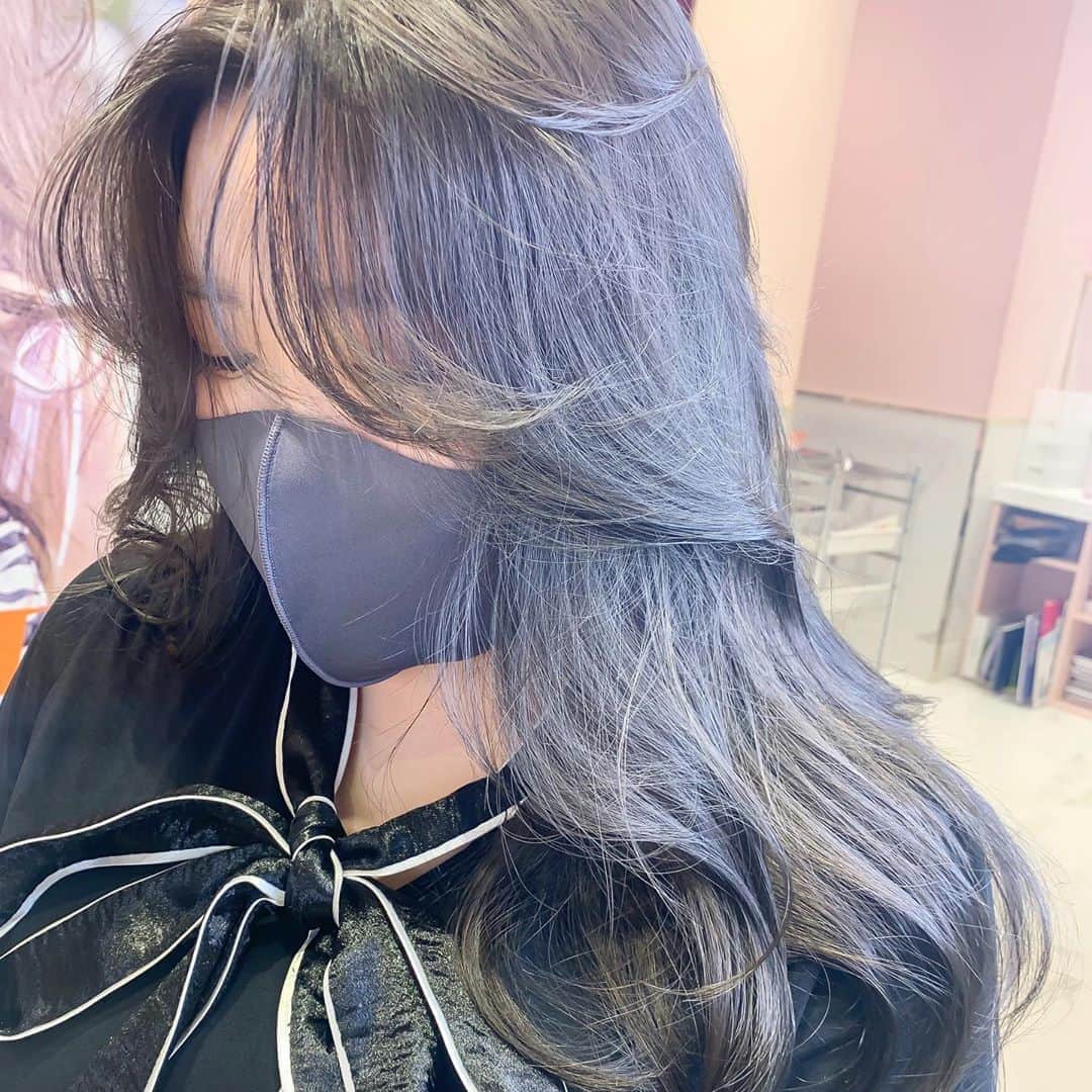 原涼香のインスタグラム：「秋の新色🤎 𝐎𝐥𝐢𝐯𝐞 𝐠𝐫𝐚𝐲 透ける上品ないろ❤︎ ㅤㅤㅤㅤㅤㅤㅤㅤㅤㅤㅤㅤㅤ」