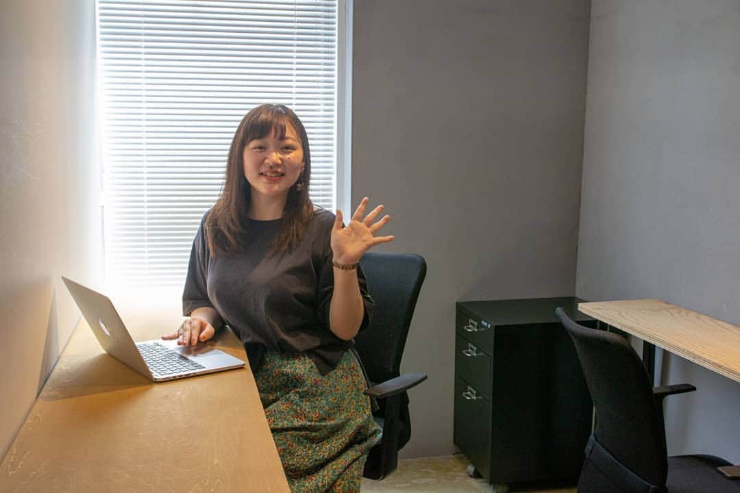 のインスタグラム：「【今なら1ヶ月のフリーレントつき！】 いいオフィス上野の個室ブース、今なら初期費用を抑えて利用できます。  ・会議室利用無料 ・登記、郵便受取可 ・オープンスペースで気分転換も◎  オフィス縮小を考えていらっしゃる方は、ぜひ一度ご相談ください〜！  詳細はこちら→https://liginc.co.jp/520323  #いいオフィス #いいオフィス上野 #コワーキングスペース #シェアオフィス #リモートワーク #テレワーク #オフィス縮小 #フリーレント  #キャンペーン #今がお得」
