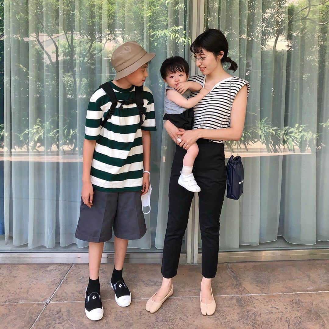 のインスタグラム：「. ボーダーは永遠にスキだ♡👶🏻👦🏻👩🏻 身長はまだ私の方が高いのに 股下の長さ一緒ってどゆこと？😇😇 次世代感半端ない。 (リュックの中にはポケモンガオーレ🎒 よし、新学期頑張ろ〜🙆🏻‍♀️ . . #muuootd」