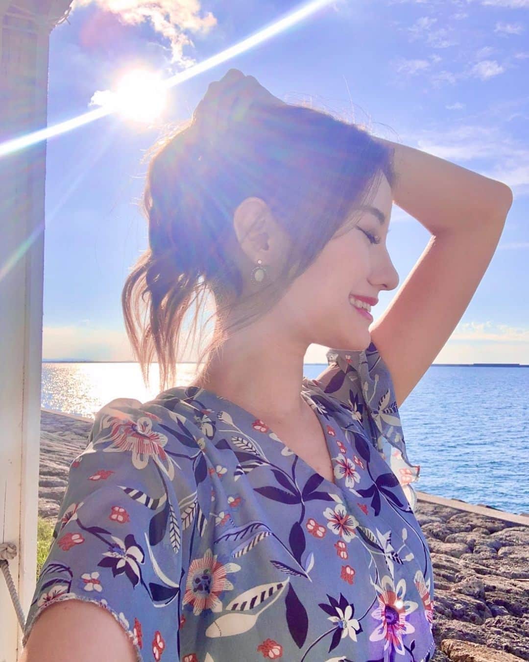 金子実加のインスタグラム：「過去の私より、いつだって今の私が1番😘✨ 歳を重ねる事に臆病にならない事、 変化を恐れない事✨ . . . . . . . . . . #ポートレート女子 #カメラ女子 #写真好きな人と繋がりたい #ファインダー越しの私の世界 #girlportrait #instagramjapan #お洒落さんと繋がりたい #幸せな瞬間をもっと世界に #カメラのある生活 #儚くて何処か愛おしいような #何気ない瞬間を残したい #被写体募集 #毎日が笑顔で溢れてる #日常に魔法をかけて #その瞬間に物語を #夏 #笑顔 #スクリーンに恋して #海 #青空 #1095日のタイムリミット #東京カメラ部 #透明感のある世界 #モデル募集 #肖像 #人物撮影 #ポトレ女子 #portrait #ポートレート#太陽」