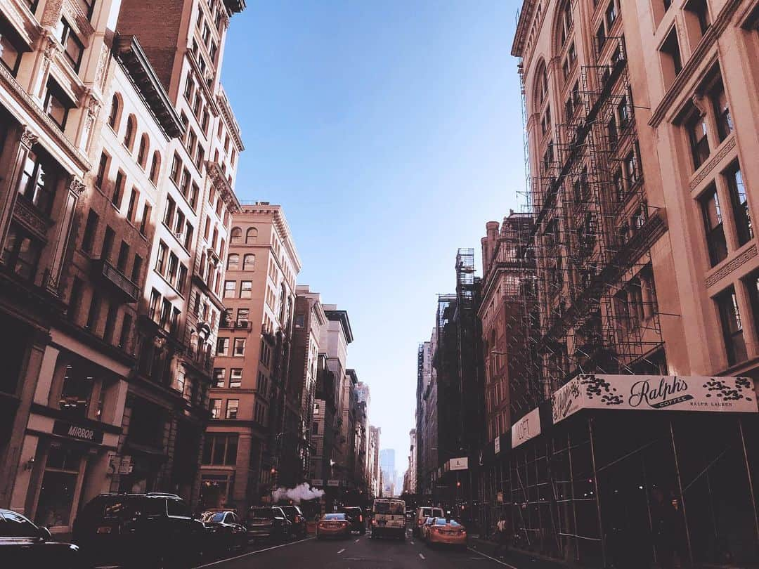 遠海まりこさんのインスタグラム写真 - (遠海まりこInstagram)「🏢﻿ ———————————————————————﻿ ﻿ ﻿ ﻿ ﻿ ﻿ ﻿ #nyc #architecture #nystyle #street #skyblue #memories #america #usa #favoritecity #photography」8月25日 13時05分 - marikotohmi99