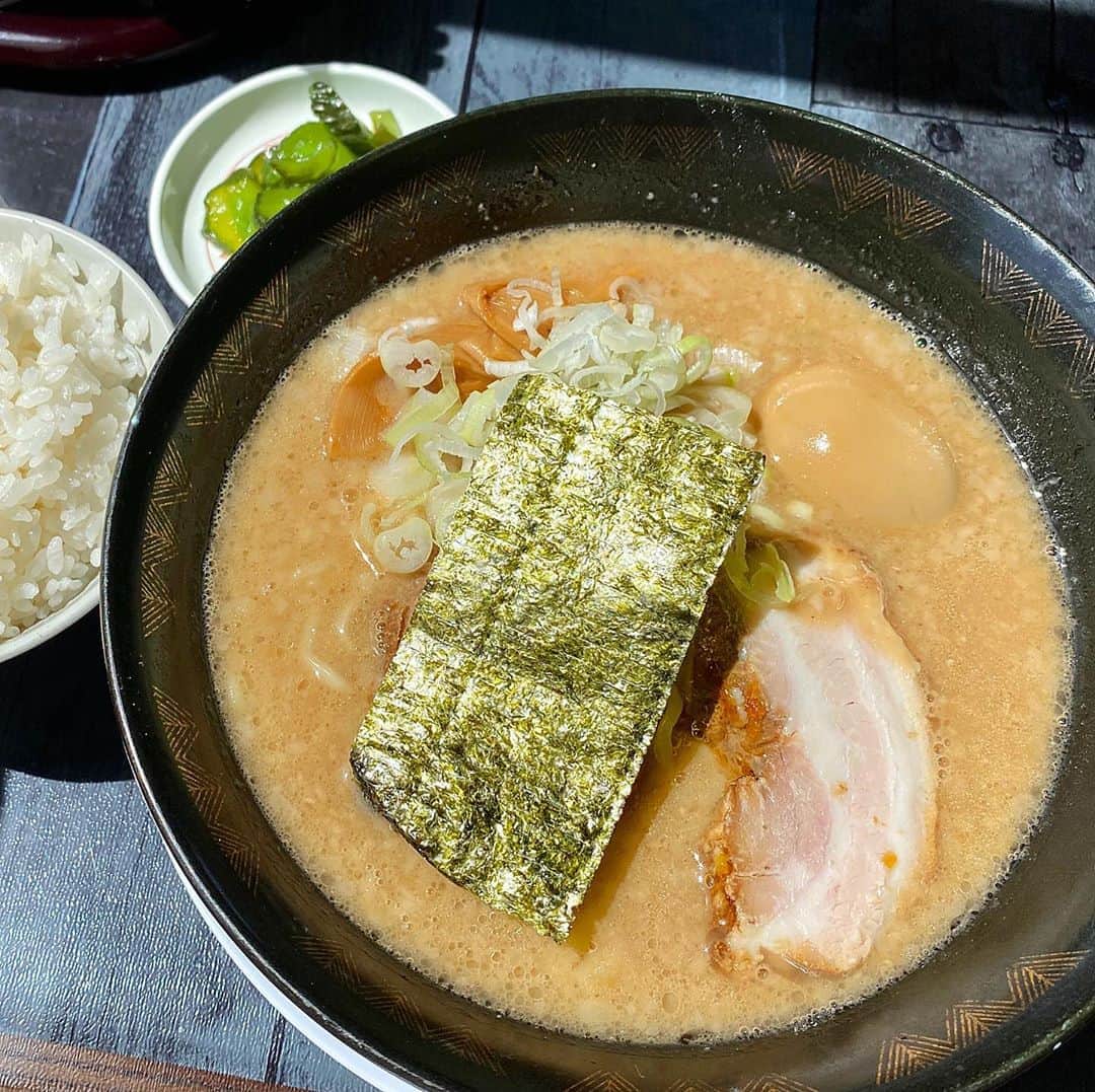新山大さんのインスタグラム写真 - (新山大Instagram)「味玉とチャーシューをご飯の上に移設🍜🥚🥓🍚 #麺山 #とんこつ正油味玉子ラーメン #あっという間に #とんこつ正油ラーメン と #味玉チャーシュー丼 #セット #クッキングラム」8月25日 13時23分 - dai_niiyama
