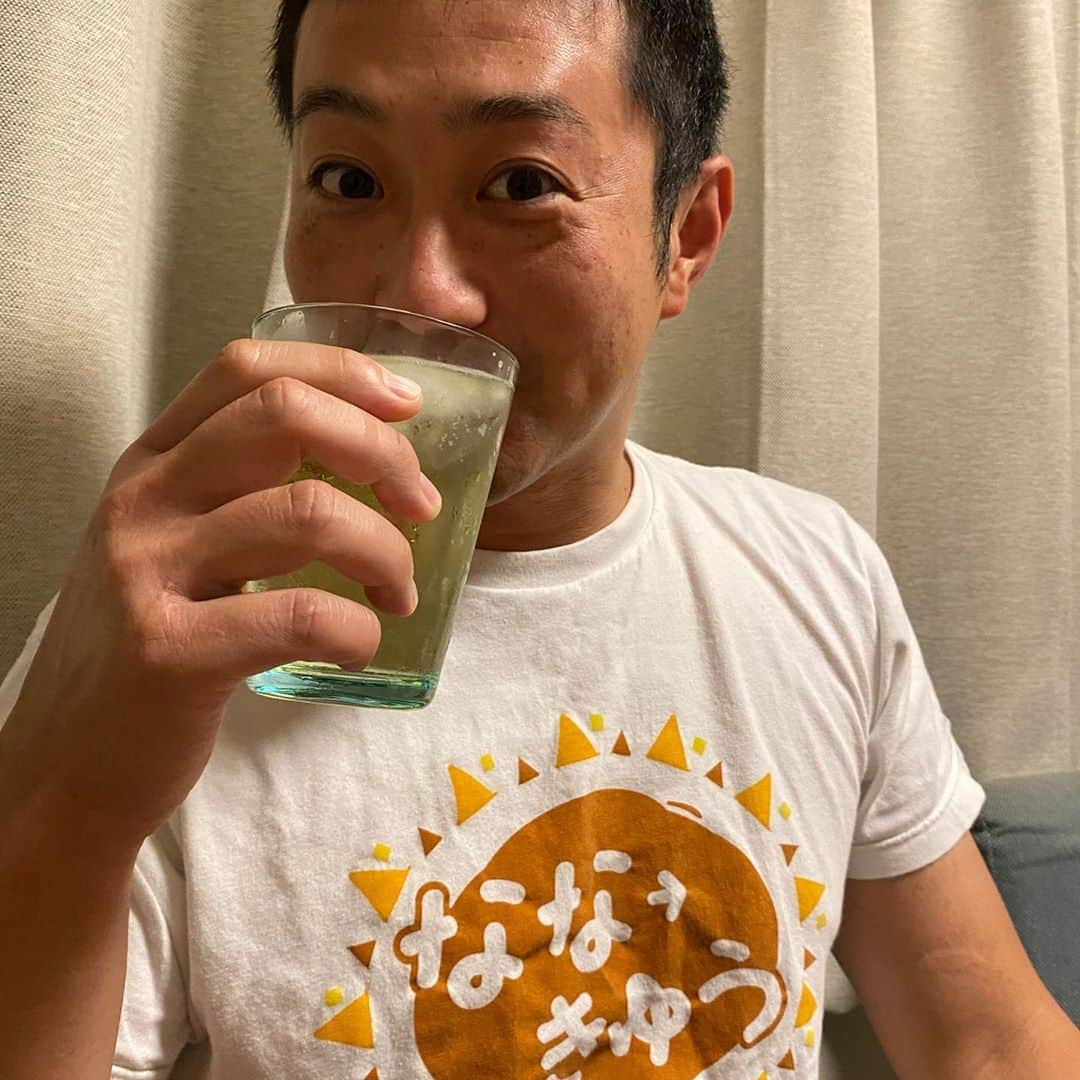 宮下純一さんのインスタグラム写真 - (宮下純一Instagram)「昨日載せ忘れてました😂居酒屋のメニューのアジフライが頭から離れずおうちでフライ🐟鉛筆春巻き✏️はチーズたっぷりでポッキーみたいにパクパクいけました🤣キュウリ🥒とミョウガのサラダも暑い季節には食べやすいですね😚#お家ご飯 #アジフライ #醤油マヨで食べるのが好き #鉛筆春巻き #キュウリとミョウガのサラダ #残りのゴーヤーチャンプルーも美味しくいただきました」8月25日 13時27分 - junichi1017