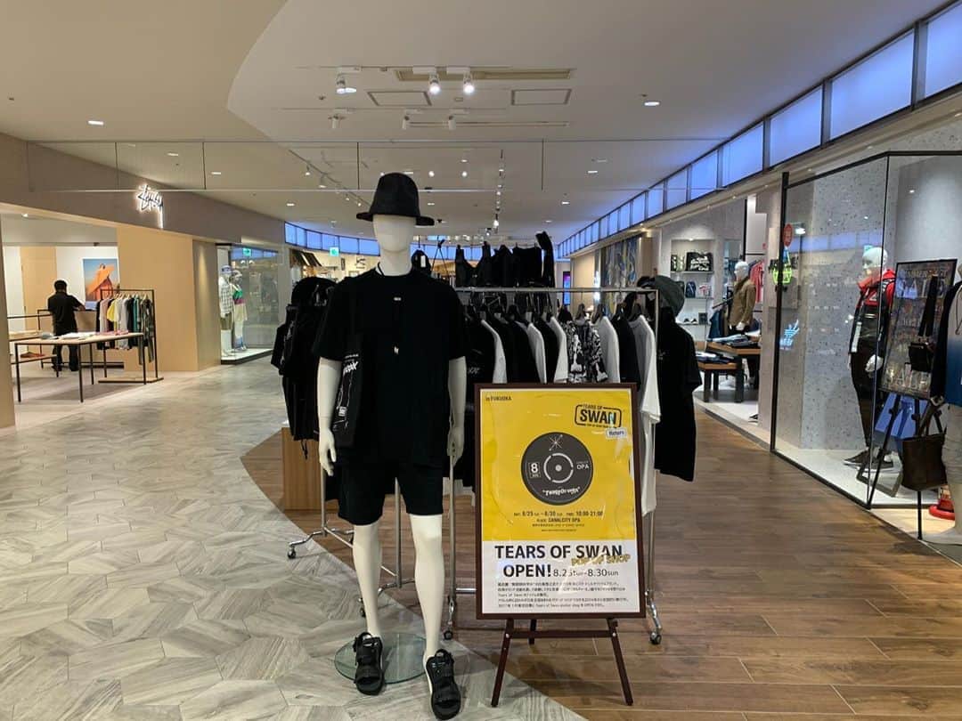 のインスタグラム：「POP UP SHOP TOUR in福岡、初日です!! 新作アイテムもご用意して皆様のご来店をお待ちしておりますので宜しくお願い致します(^^)🏬🕴   TEARS OF SWAN POP UP SHOP TOUR 2020 in FUKUOKA  DAY:2020.8/25(tue)〜8/30(日) TIME:10:00〜21:00 SHOP:CANALCITY OPA PLACE: 福岡県福岡市博多区住吉1-2-22  1F EVENT SPACE WEB: https://www.opa-club.com/canalcity @tears_of_swan  #tearsofswan  @canalcityopa #canalcityopa #opa #福岡」