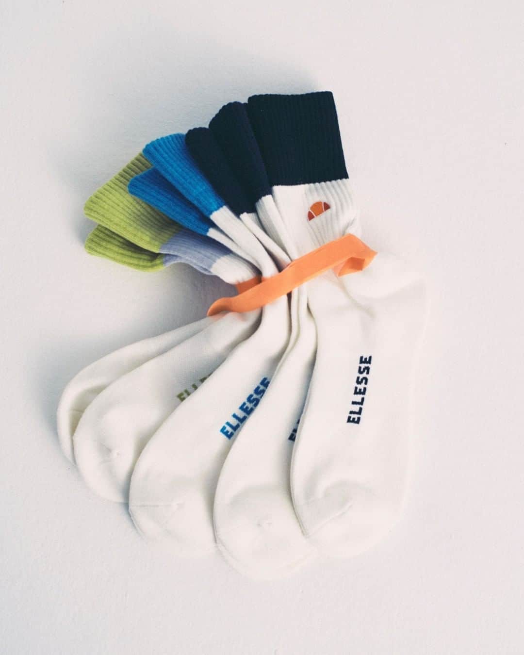 のインスタグラム：「Items｜*2way Socks* 折り返すことで丈の調節可能な２wayソックス。リブ部分は程よくしっかりした締め付けでずり落ちにくいテニス設計です。 ... 2way Socks [EHA00301] ￥1,650 ... ＼公式オンラインストア限定／ Shoes ＋ Socks 2BUY 10%FFキャンペーン実施中 ✔︎ ellesseのシューズ・ソックスを1点ずつ、合計2点ご購入で10%OFFに。8月31日までの期間限定なので、公式オンラインストアをチェック！ ... #ellesse #エレッセ」