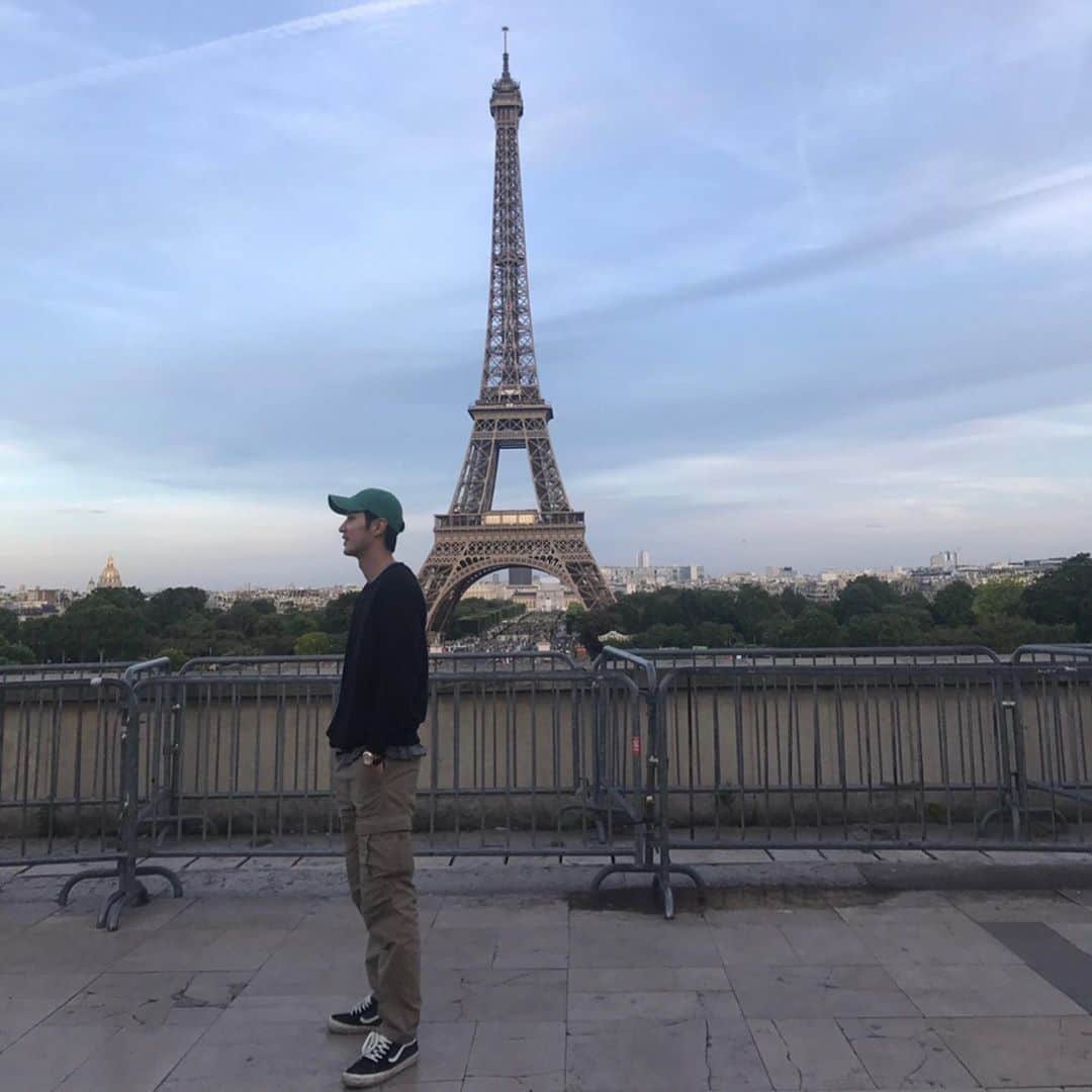 キム・ジソクのインスタグラム：「. 소중하고 또 감사했다 참. 😭 집에서 떠나는 사진첩 여행🌸」