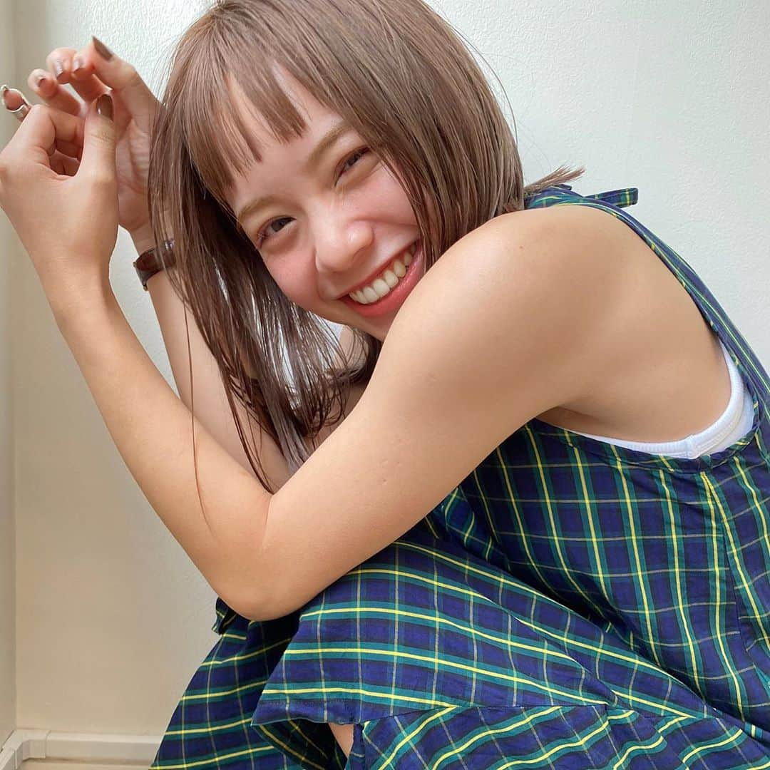 福地夏未さんのインスタグラム写真 - (福地夏未Instagram)「🍇 new hair！ 今回もまりちゃんにお任せ！♡ いつもわがままありがとう〜 ばっさり、こっくりと♡ 落ち着く長さと落ち着く色味🦒 _ #hair #newhair #hairstyle #bob #bobhaircut #color #ベージュ #ベージュカラー #眉上バング #オン眉」8月25日 14時06分 - natsuminmin19