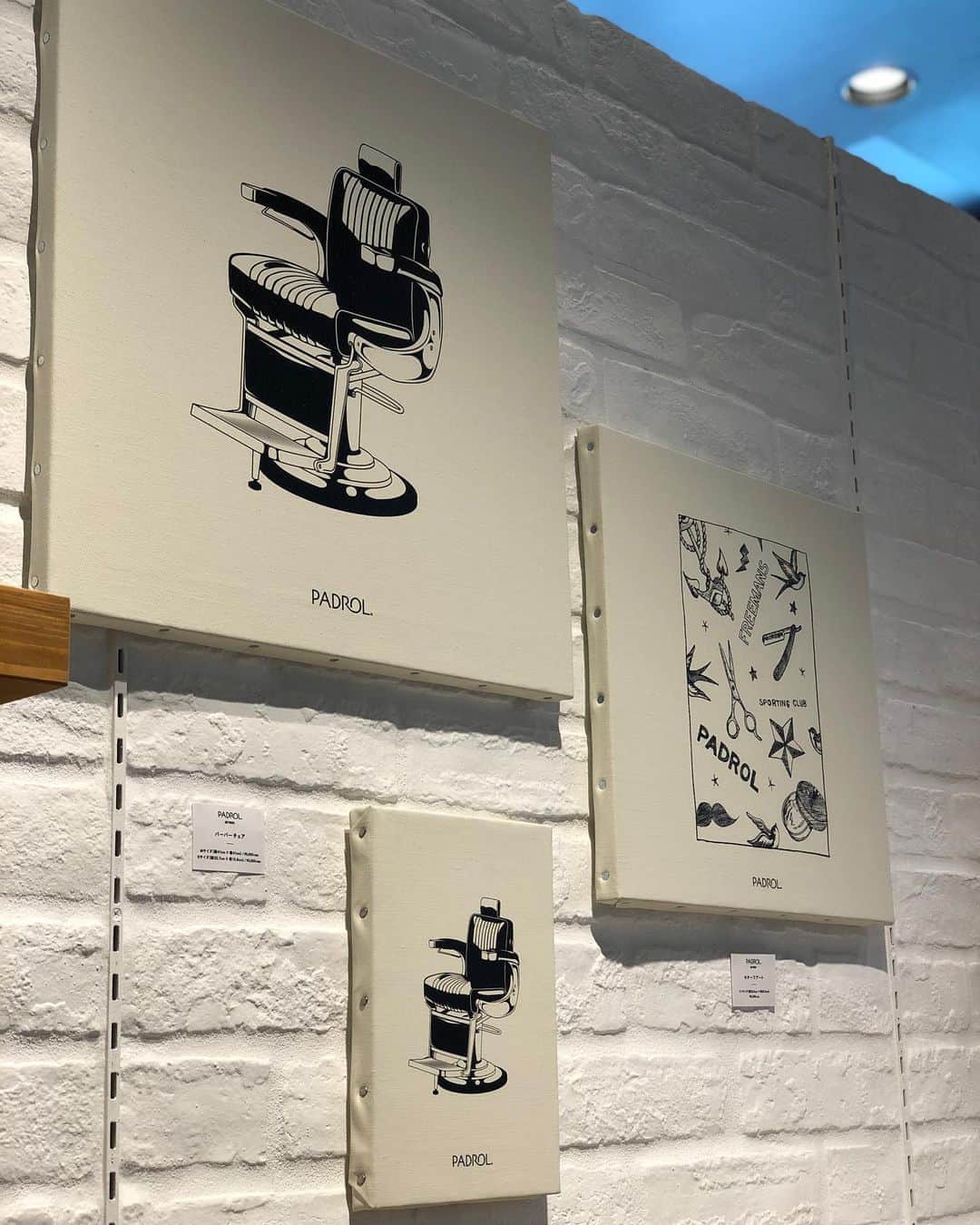 フリーマンズスポーティングクラブさんのインスタグラム写真 - (フリーマンズスポーティングクラブInstagram)「FREEMANS SPORTING CLUB - YOKOHAMA BARBER💈﻿ ﻿ FREEMANS SPORTING CLUB × PADROL﻿ ﻿ PADROL ART CHAIR﻿ size: S﻿ price: ¥3,000+tax﻿ ﻿ PADROL ART CHAIR﻿ size: L﻿ price: ¥5,000+tax﻿ ﻿ PADROL ART MOTIF﻿ size: L﻿ price: ¥5,000+tax﻿ ﻿  POP-UP SHOP 「PADROL MORE VARIATION」 at FREEMANS SPORTING CLUB NEWoMan YOKOHAMA 2020.08.21[fri]〜09.22[tue]  期間中PES氏(@pepes_jp )描き下ろしのオリジナルアートをFSC – NEWoMan YOKOHAMAにて限定販売しております。﻿ ※こちらの商品は受注販売となっております。﻿ 詳しくは店頭STAFFまでお尋ね下さいませ。﻿ ﻿ #freemanssportingclub ﻿ #padrol﻿ #newomanyokohama﻿ #barbershop﻿ #barber﻿ #mensgrooming﻿ #freemansstyle﻿」8月25日 14時10分 - freemanssportingclub_jp