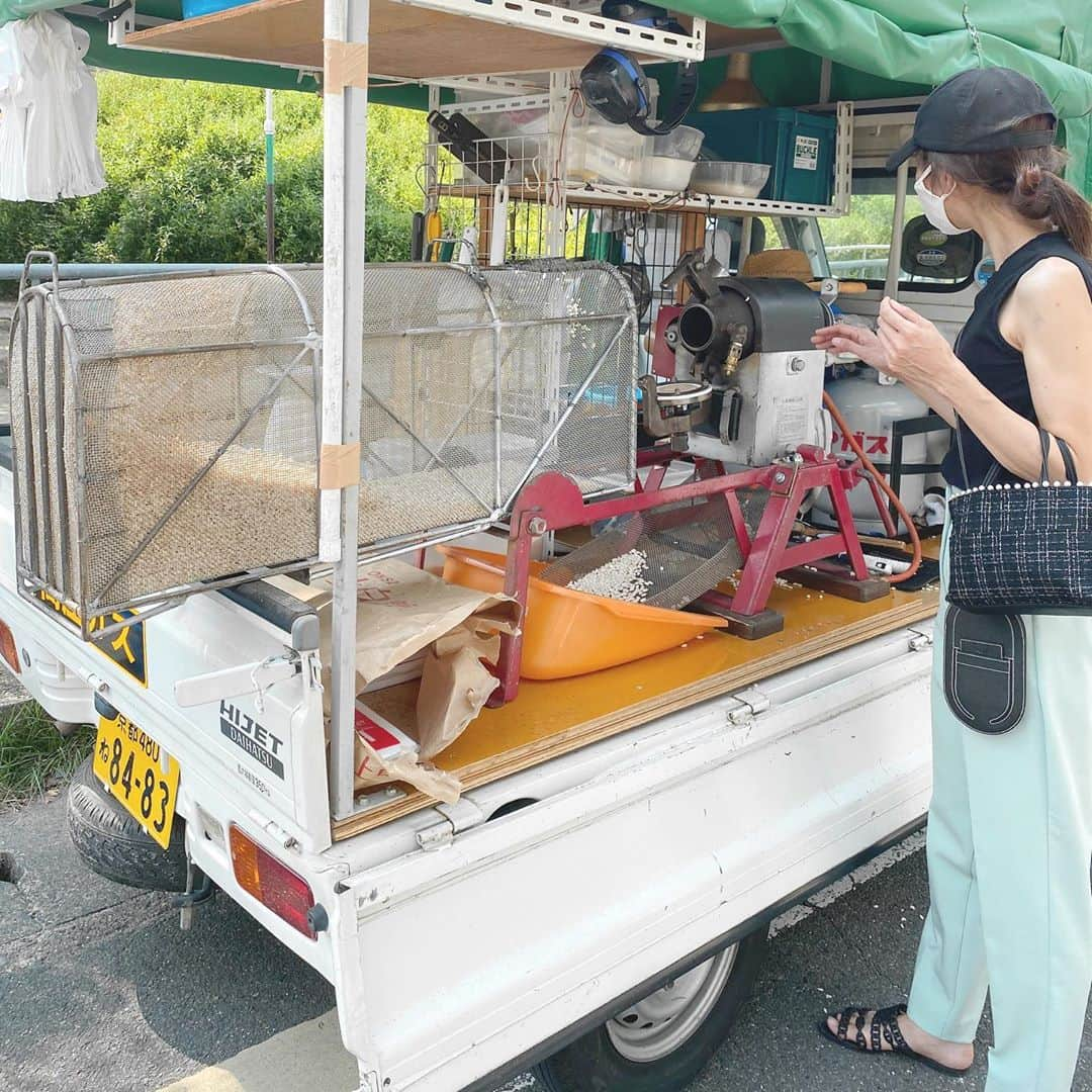 木本泉さんのインスタグラム写真 - (木本泉Instagram)「-﻿ ポン菓子のトラックが出てました🚚﻿ 久しぶりに見た😊﻿ ﻿ これ食べだすと止まらないんですよね笑😅﻿ ﻿ 1袋購入😋﻿ ﻿ #ポン菓子#ポン菓子トラック#駄菓子#昔ながらのお菓子」8月25日 14時26分 - izumikimoto