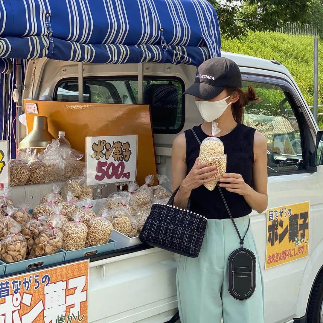木本泉さんのインスタグラム写真 - (木本泉Instagram)「-﻿ ポン菓子のトラックが出てました🚚﻿ 久しぶりに見た😊﻿ ﻿ これ食べだすと止まらないんですよね笑😅﻿ ﻿ 1袋購入😋﻿ ﻿ #ポン菓子#ポン菓子トラック#駄菓子#昔ながらのお菓子」8月25日 14時26分 - izumikimoto
