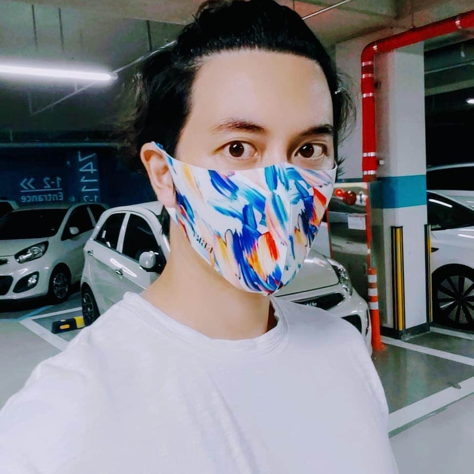 ジェヒのインスタグラム：「형~ 사업 번창하세요^^ 마스크 꼭 쓰고다녀요! 모두가 노력해서 이겨냅시다! . . . #에브리스타일쿨링마스크」