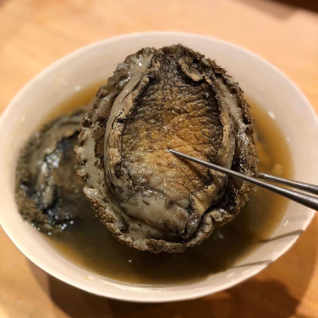 のインスタグラム：「千葉県大原産黒アワビ。 味も香りも値段も最高峰（笑）」