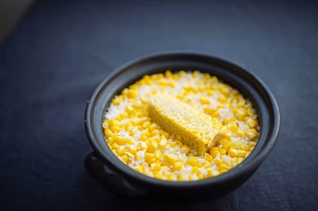 Naomiのインスタグラム：「今年も土鍋でとうもろこしご飯🌽」