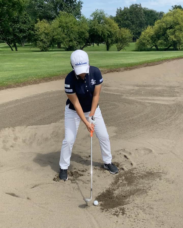 宮里美香のインスタグラム：「*** 小樽に来てます😊 今日から練習ラウンド⛳️ 一年ぶりの小樽カントリー、コースのコンディションが素晴らしく、とっても綺麗です✨ . 練習ラウンドは明日までなので、最終調整して試合に臨みます！！ . 動画はバンカーショット🏌️‍♀️ 距離は12〜13yd 正面と後方から撮ってみました〜🤗 . . #golf #bunkershot #practice #今週は #小樽カントリー倶楽部  #ニトリレディス #練習ラウンド #バンカーショット #動画」