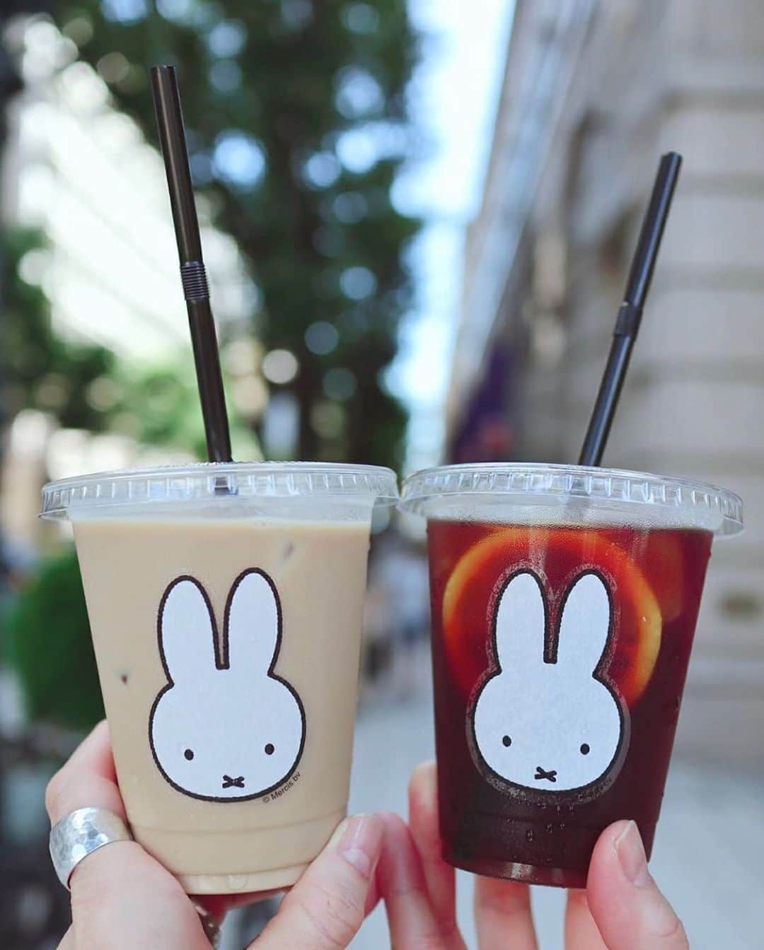 RETRIP<リトリップ>グルメのインスタグラム：「【RETRIP×神戸】 こちらは神戸にある「Dick Bruna TABLE（ディックブルーナテーブル）」です。先日オープンしたばかりのミッフィーのカフェ✨カップに大きくプリントされたミッフィーがとっても可愛いですよね😻 これから神戸カフェの人気店になりそうですね。 . RETRIPでは「おでかけ」に関する様々な情報を発信しています。ぜひ他のアカウントもチェックしてください！ . @retrip_nagoya_ 名古屋の話題のカフェを紹介 @retrip_osaka_ 大阪のおでかけグルメスポットを紹介 @retrip_kyoto_ 京都のおでかけスポットを紹介 @retrip_fukuoka_ 福岡のおでかけグルメスポットを紹介 @retrip_hokkaido_ 北海道のおでかけスポットを紹介 @retrip_korea_ 韓国の話題のカフェを紹介 @retrip_news 最新のおでかけ情報を紹介 @retrip_nippon 日本の絶景を紹介 @retrip_global 海外の絶景を紹介 @retrip_gourmet 全国の話題のスイーツを紹介 @retrip_dinner 全国の話題のごはんを紹介 @retrip_cafe 全国のおしゃれなカフェを紹介 . ▼RETRIP[リトリップ]のアプリは AppStore、GooglePlay「リトリップ」で検索！ プロフィールのURLからもダウンロードできます。 . photo by  @__mayuwooooo__ . . #retrip #retrip_rh #Dickbrunatable #ミッフィー #神戸カフェ #カフェ好きな人と繋がりたい #スイーツ好き #スイーツ好きな人と繋がりたい #スイーツ好きな人とつながりたい #グルメ好きな人と繋がりたい #グルメ好き #グルメ好きと繋がりたい #スイーツ部 #カフェ部」