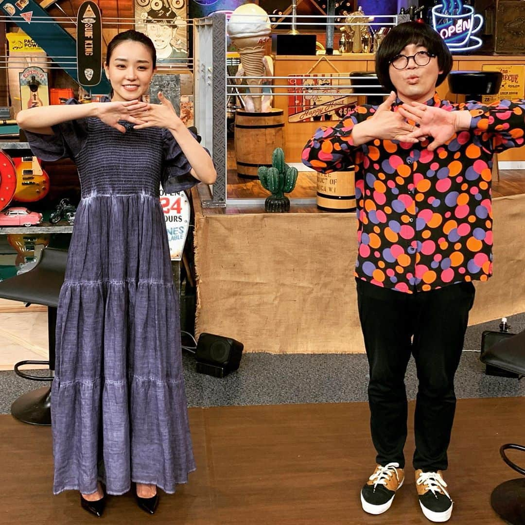 日本テレビ「ウチのガヤがすみません！」さんのインスタグラム写真 - (日本テレビ「ウチのガヤがすみません！」Instagram)「今夜11時59分からのウチのガヤは 🚶‍♀️芸能生活に役立つネタ🚶‍♂️を 亀梨和也さん&奈緒さんに 💥ガヤ芸人💥が全力でオススメ👆  ◆フワちゃん新企画‼️ 🎥本番前はぶちあげかますっしょ❗️ フワちゃんが考えた😝いたずら😝を ゲストの２人にぶちかます👊 ◆大人気！🥴コウテイ🤪がイライラした時の対処法をご紹介🎁 ドラマ📖や映画🎥撮影で、先輩たちと接する中で抱えるストレス😤を モールス信号機を使って発散させる⁉️ ◆ガヤお馴染み😜金原早苗😜による滝クリ🏃‍♂️トレーニング🏃‍♀️ 得意のピアノ🎹を使ってリズム感と表現力を鍛える❗️ 本番前にこのトレーニングをすれば最高の演技ができるというが…  【8/25(火)23:59〜】お楽しみに！  #ウチのガヤがすみません #ウチガヤ #豪華ゲストとガヤ芸人 #芸人 #亀梨和也 #奈緒 #事故物件 #恐い間取り  【芸人名】 #相席スタート #浅桜ぽんず #いっすねー！山脇 #カゲヤマ #金原早苗 #コウテイ #スーパーメロディ #チョコレートプラネット #ネイビーズアフロ #松原タニシ #フワちゃん」8月25日 14時41分 - uchino_gaya