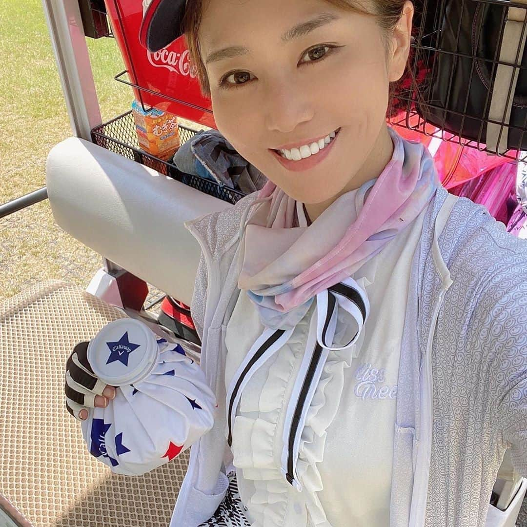 佐野真彩さんのインスタグラム写真 - (佐野真彩Instagram)「ベストスコア更新⛳️  🔴49.47/96  最近のゴルフはとにかく暑い🥵 こんなに着込んでますが、冷涼使用なものが多いので暑苦しくはないです🙆‍♀️  最後のＵＶカットのフェイスカバーとインナー、今朝届いたので次のラウンドで使うんだ〜😆  ところでＵＶカットのものってどれくらいの回数、洗濯に耐えられるんだろう🤔 交換時期が分からない...😅  #小見川東急ゴルフクラブ #ゴルフ女子　#日焼け対策 #ゴルフスイング　#キスオンザグリーン　#ベストスコア　#ゴルフウェア」8月25日 14時43分 - sano.maya