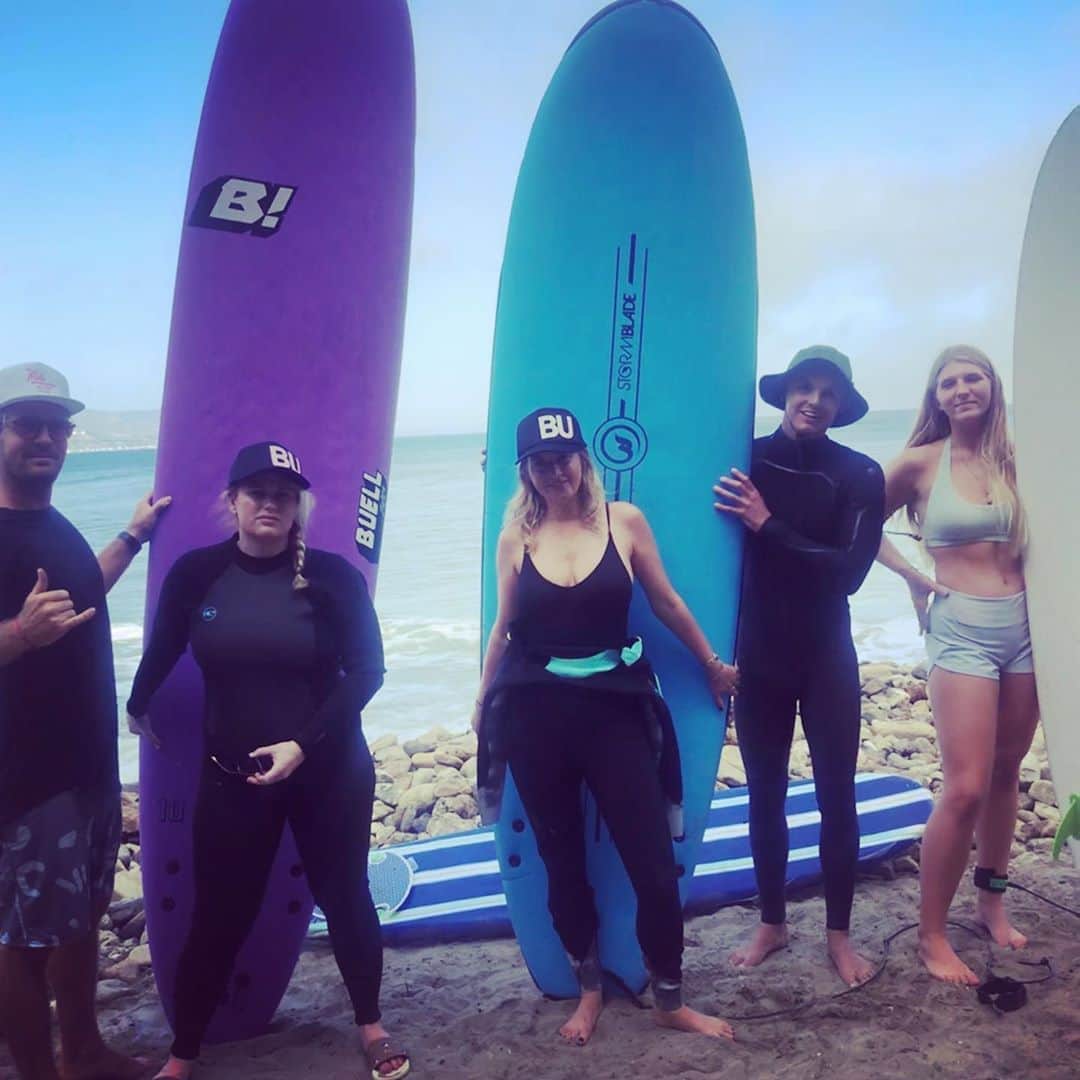 レベル・ウィルソンさんのインスタグラム写真 - (レベル・ウィルソンInstagram)「First ever surf lesson in Malibu. Thanks to my ‘BU crew for having my back and teaching me the way of the waves x」8月25日 14時45分 - rebelwilson