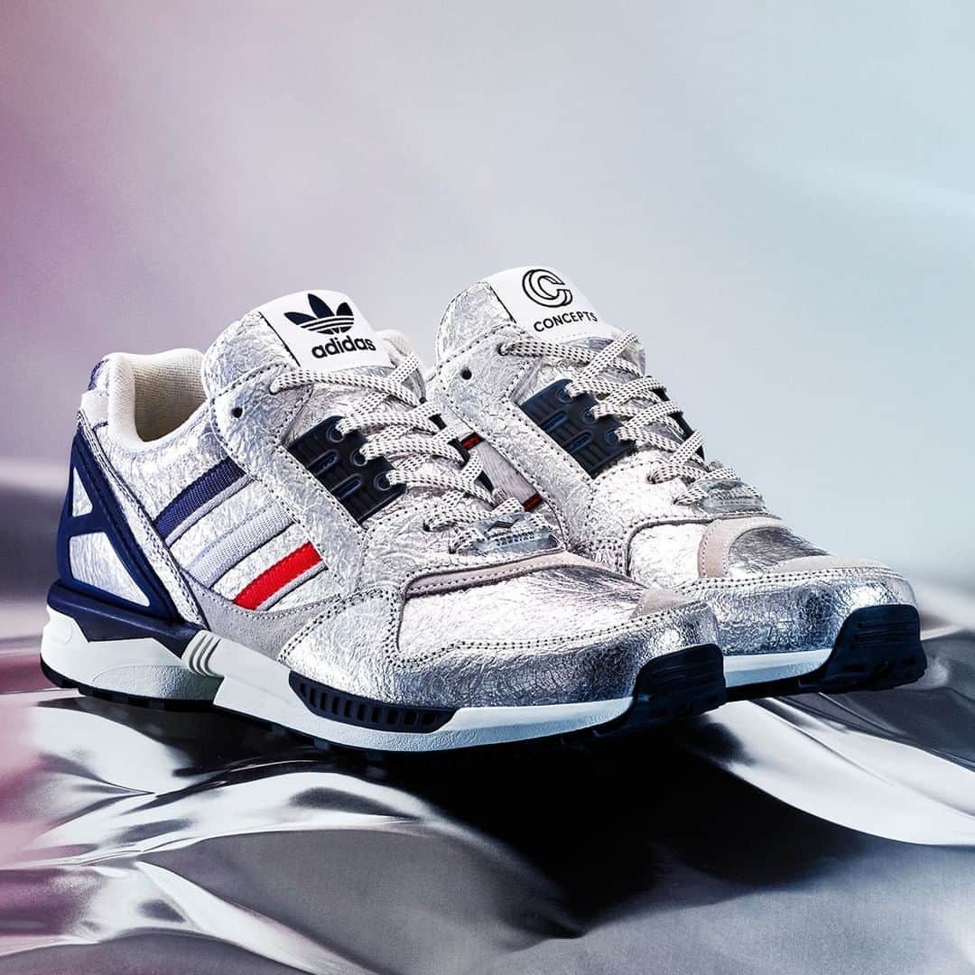 Sneaker Newsさんのインスタグラム写真 - (Sneaker NewsInstagram)「Concepts and adidas celebrate the history and traditions of the Boston Marathon with the ZX9000 silhouette, covered in a silver foil exterior mimicking recovery blankets used by runners post-run. For a closer look at this collaboration, tap the link in our bio.」8月25日 15時01分 - sneakernews