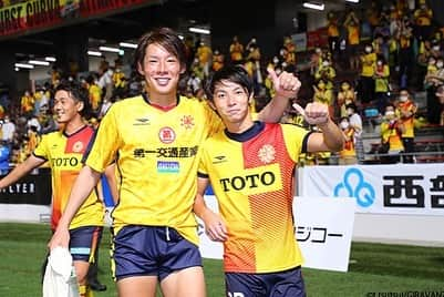 加藤弘堅のインスタグラム：「群馬、金沢、町田、大宮、東京V 5連戦5連勝！  8連勝中！ チームが勝って次に進める喜び！ 誰が出ても勝ちにつなげる！ . 岡さん200試合おめでとう！ . レレ、こうたは イーブル様、 ホンダカーズ様 マッチデーのMOMおめでとう！ . ガッキープロ初ゴール！ . ながたく今シーズン初ゴール！ . 大悟ボランチデビュー！ . 健太は大宮戦、遠征の荷物（試合で必要なもの以外）全部忘れる！（これ罰金だな！） . 一戦必勝でまたいい準備して次に備えます！ . #ギラヴァンツ北九州 #チーム一丸 #奢らず謙虚に #加藤弘堅」