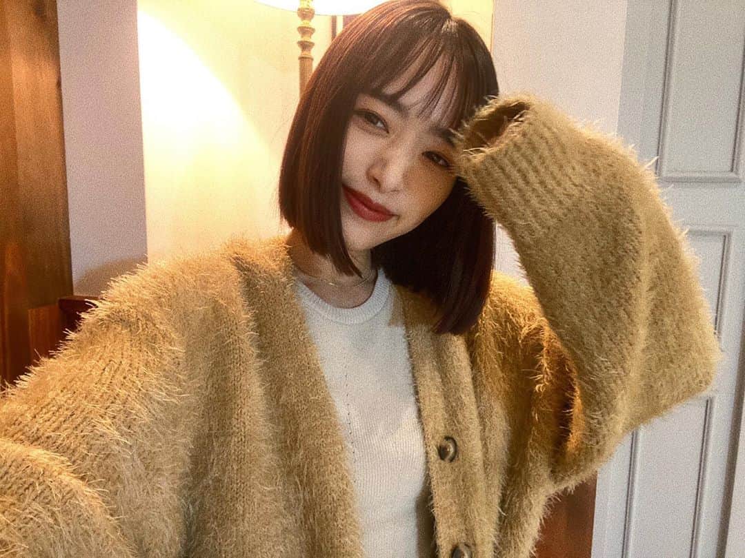 近藤千尋のインスタグラム：「ボブボブボブ🌼 今日は広告撮影です📸 もう秋服なのでボルドーリップ💄 今週もがんばりまっしょい😗❗️」