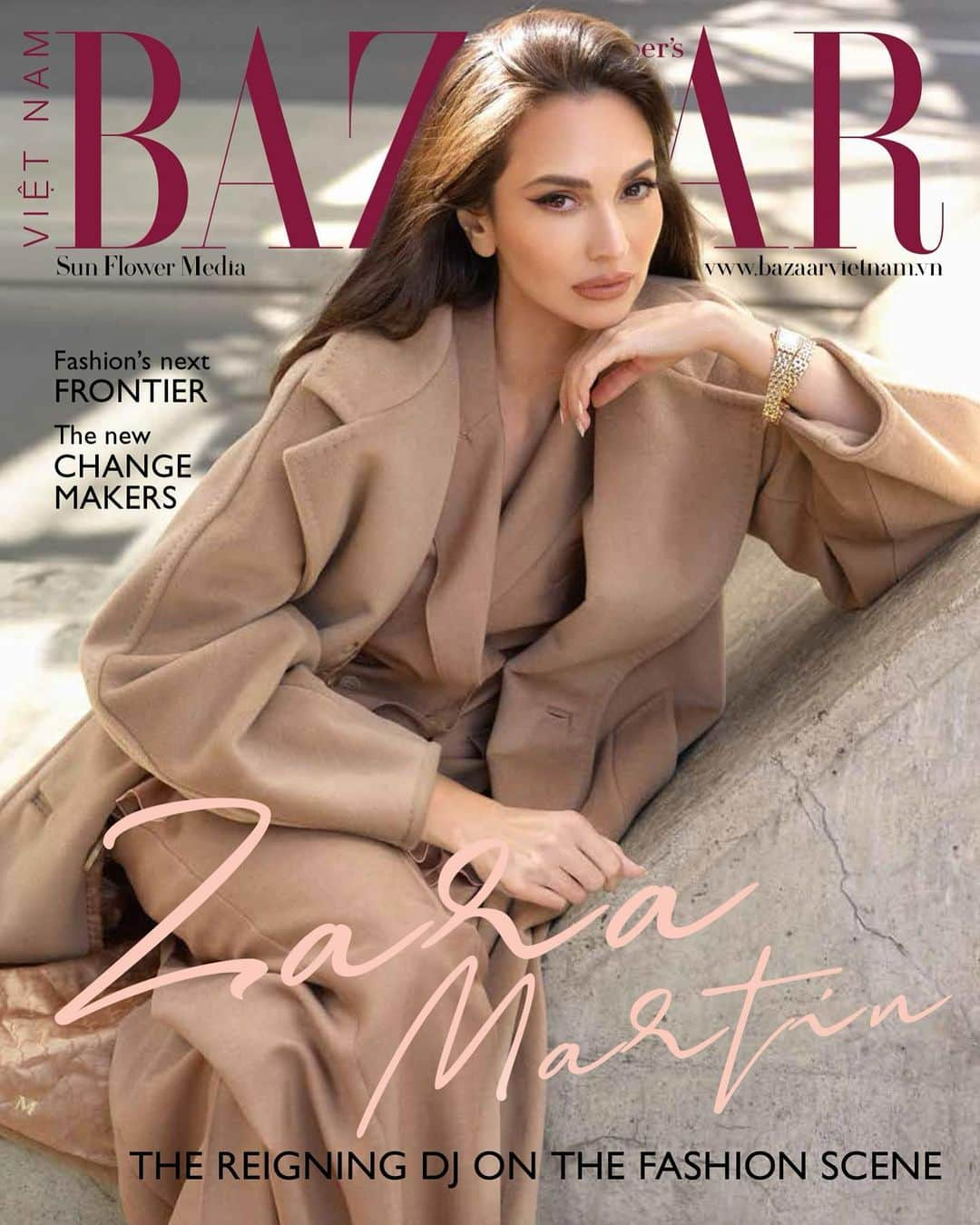 Zara Martinさんのインスタグラム写真 - (Zara MartinInstagram)「Harper’s @bazaarvietnam cover shot by @isabellalombardini in @cartier & @maxmara styled by @olgatimofejeva  Makeup @nikki_makeup using @diormakeup  Hair @lukepluckrose using @lorealpro  Styling assistant @ivoryandonyx」8月25日 15時30分 - zaramartin