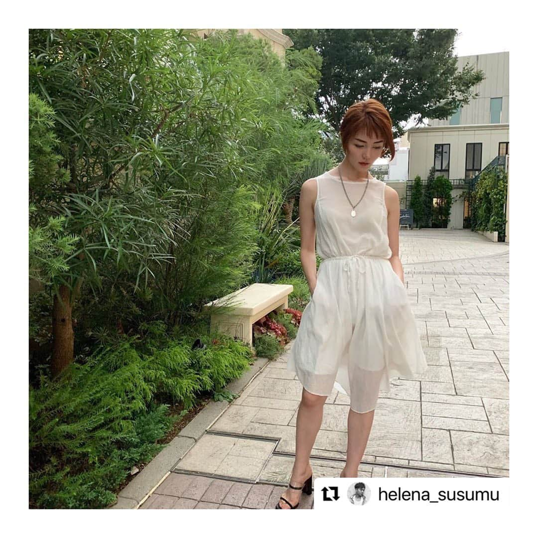 安川リベカさんのインスタグラム写真 - (安川リベカInstagram)「かっこいいアシメショートにしてもらいました！ ボリュームのある髪質が気になってたのでタイトなスタイルで嬉しい✨  . しっかりトリートメントで私の超乾燥毛もまとまってます😉 とても満足ですー！  @helena_susumu ススムさんありがとうございましたー！ . .  #ブライダルモデル#サロンモデル #ハーフモデル　 #model #hairstyle #haircolor  #ロシアミックス　#ロシアハーフ　#サロンモデル #ショーモデル #フリーモデル　#いいね　#フォロー　 #インフルエンサー　#インフルエンサー募集  #instagood #女性モデル #写真撮ってる人と繋がりたい #フォローミー　#可愛くなりたい　#きれいになりたい  #170cm #新宿の脱毛サロン　#メンズ脱毛おすすめ」8月25日 15時30分 - rebecca_boom3