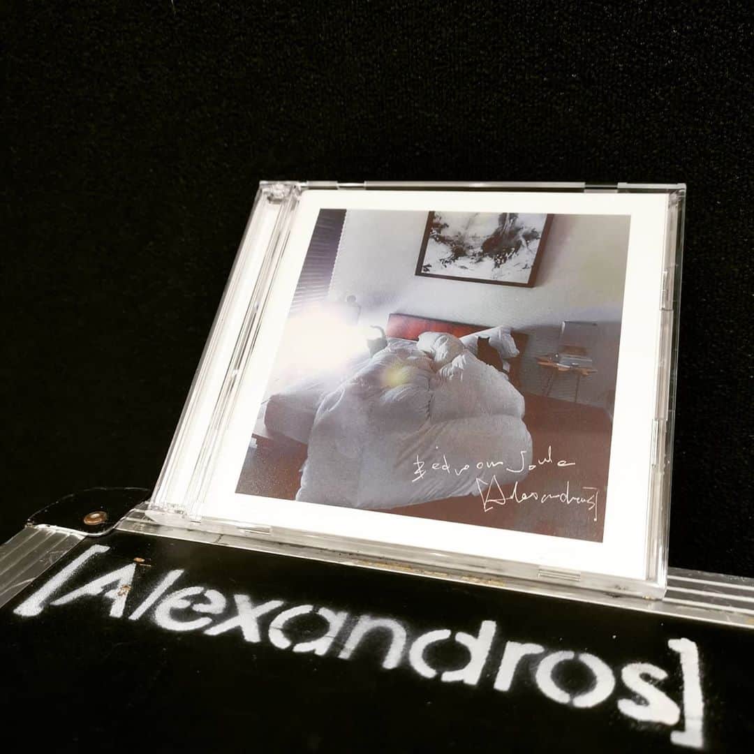 リアド偉武のインスタグラム：「🎉🎉🎊🎂💿🎧🎵🎶🎊🎉🎉  何曲か制作に参加させてもらいました。新型コロナウイルスの影響で予定がごっそりなくなってしまい、途方に暮れてる時、このアルバム制作にすごくパワーをもらいました。 ぜひ👍🏻」