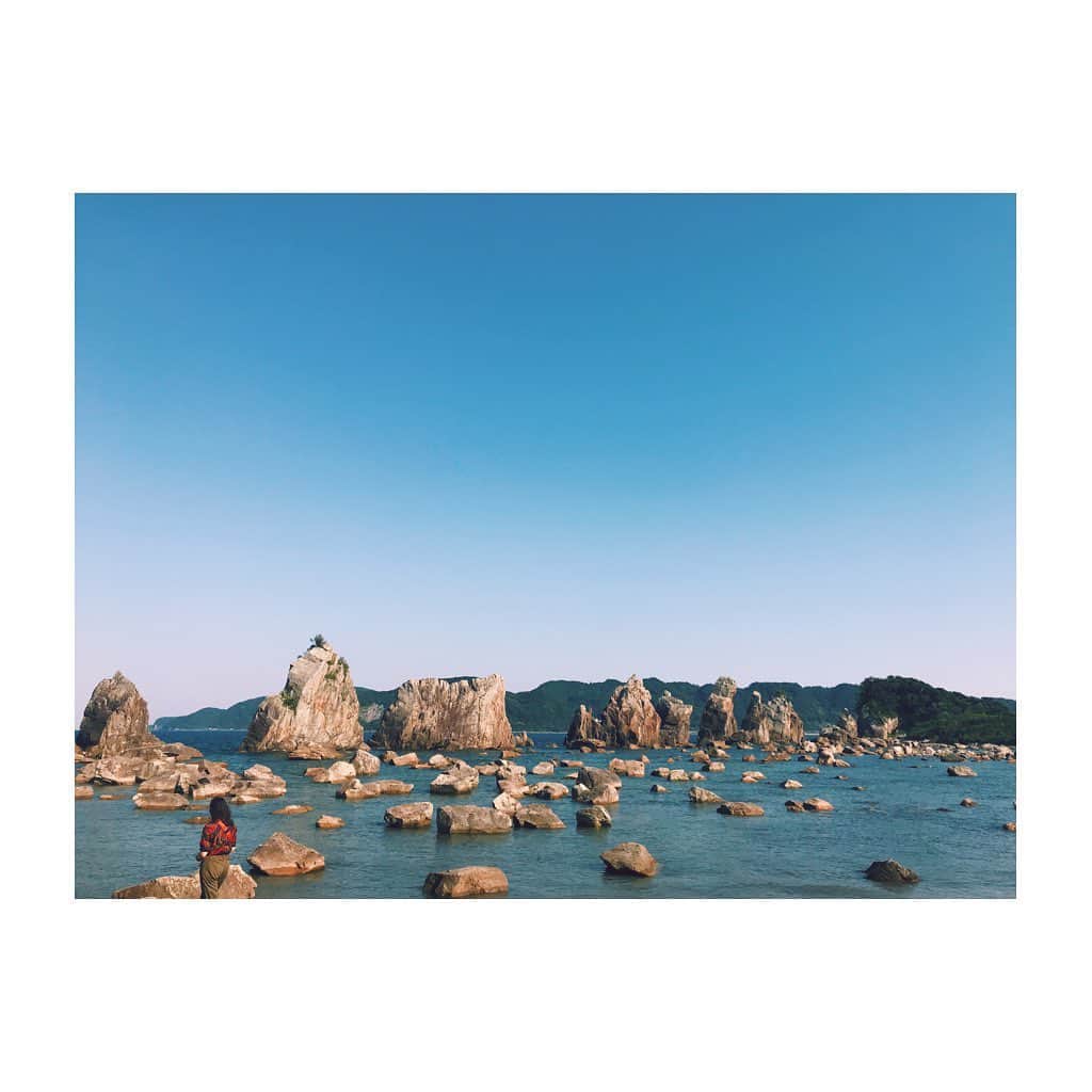 中井ノエミのインスタグラム：「🦕🦕🦕 . . . #jurassicpark #thefloorislava #actuallava #rockymountains #volcano #spotthegirl #lensbible #roamtheplanet #stayandwander #voyaged #landscape #nomadstories #wanderlust #hellofrom #artofvisuals #japan #asia #sea #rocks #wanderlust #nippon #solotrip #instagramjapan #team_jp_ #travelgram #dinosaur」