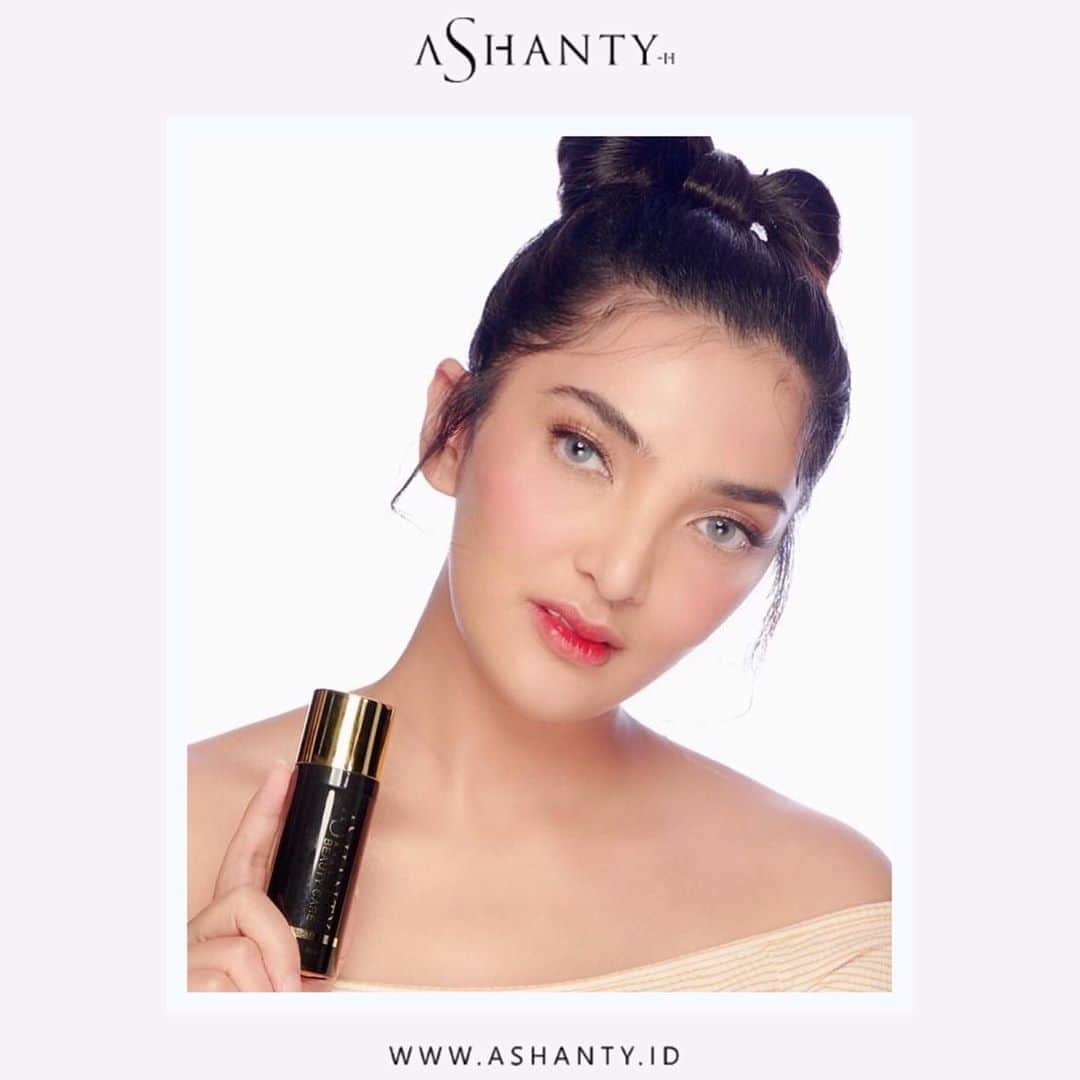 ASHANTY BEAUTY CREAM OFFICIALのインスタグラム：「Tonner by Ashanty selain mampu membersihkan sisa kotoran yang menempel pada wajah juga dapat menyegarkan serta membantu mencerahkan wajahmu. Gunakan terus rangkaian cream by @ashantyid yang akan membuat kulit wajah menjadi lebih bersih, sehat dan cerah berseri ✨  ______________________________ Informasi dan pemesanan  Ashanty Beauty Cream  WA: 081287388885 WA: 081293823950 WA: 087778489900 WaA: 085781140354 ⚡️ Fast Respons Click Link On Bio Instagram @ashantyid ❣️ ______________________________ #ashantybeautycream #creamashanty #skincareashanty #skincare #skincareartis #skincarelokal #creamwajah #creamperawatanwajah #obatjerawat #jerawat #kosmetik #krimwajah #creamwajah #whiteningcream #ashantyid #ashanty #ahha #kepastian #aurelhermansyah」