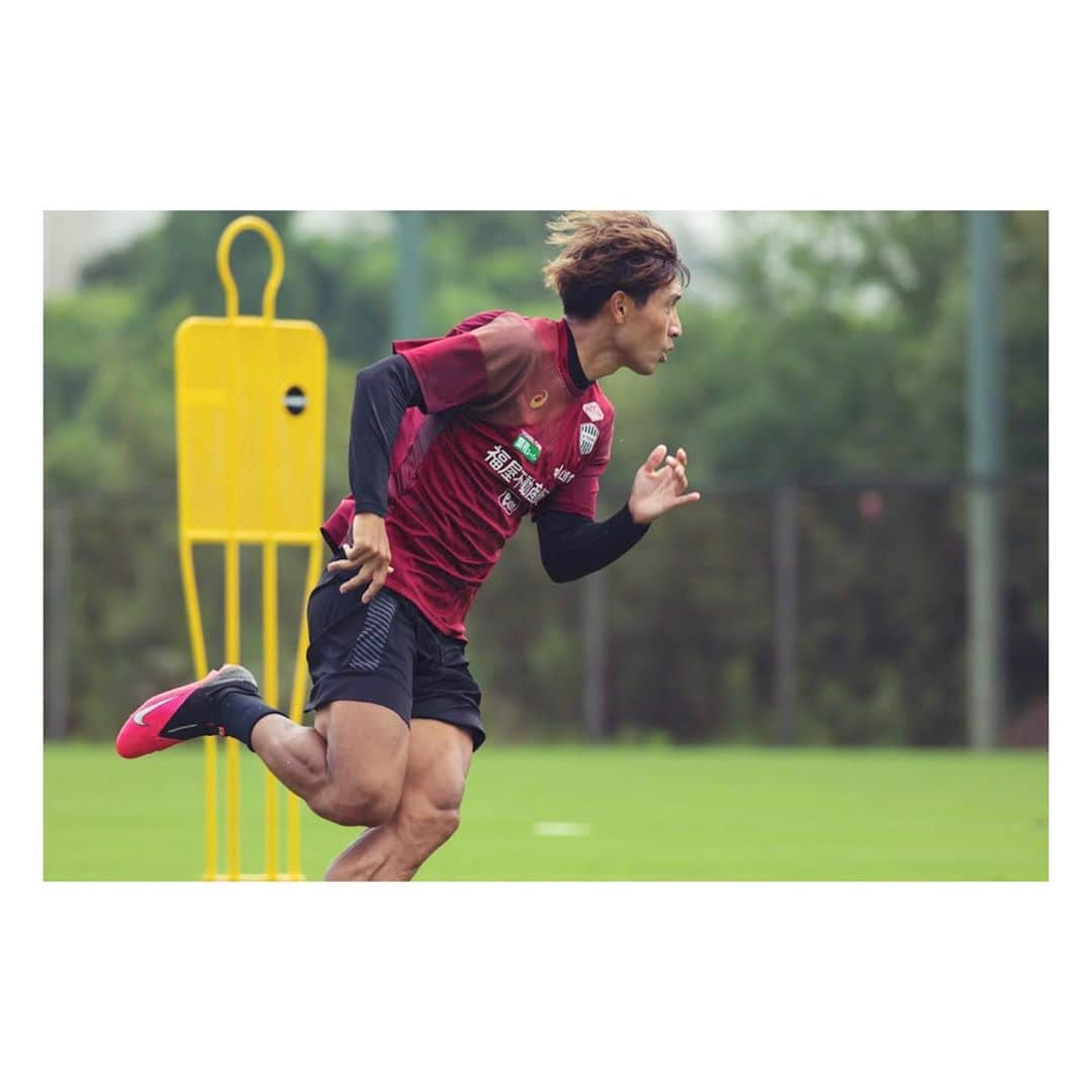 田中順也さんのインスタグラム写真 - (田中順也Instagram)「サッカーを始めて(5歳くらい)から約28年間蹴り続けた左足が初めて傷みました。自分の左足をもっともっと大事にします。また思いっきり振り切れるようになるまでケアします。連戦での離脱本当に申し訳ない気持ちですが、若手が必ず輝いてくれると思います！！」8月25日 16時09分 - junyatanaka18