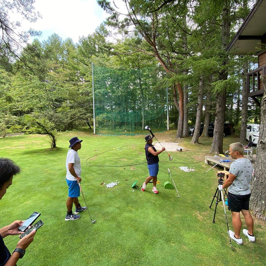 横田真一さんのインスタグラム写真 - (横田真一Instagram)「夏合宿は続く、、、 切磋琢磨　#神技 #片山晋吾　#池村寛世 夏合宿の模様はまもなくアップ致しますのでお楽しみに^_^YouTubeチャンネル名は #横田真一チャンネル　 #検証シリーズ#トラックマン#ゴルフマニア#ゴルフ上達#ツアープロ#技#スウィング#レッスン #グルメ#男子ゴルフ#男子ツアー#プロ#pga#ゴルフ女子#ゴルフレッスン#横田真一#アプローチ#スイング#レッスンプロ#ゴルフ https://www.youtube.com/channel/UChbf-ly1UF9iMFC_2_pPbhA?sub_confirmation=1」8月25日 16時35分 - yokoshingolf