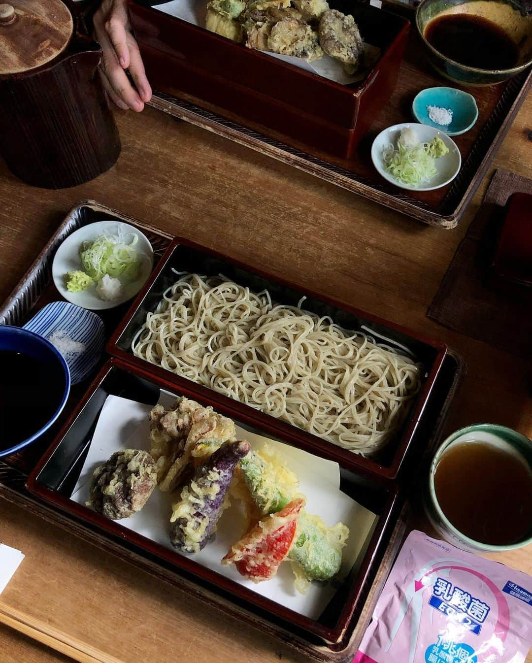 中川友里さんのインスタグラム写真 - (中川友里Instagram)「石川県でお蕎麦食べログ1位の草案に行ってきました🥰😘  お蕎麦大好き😍❤️🌹  最近は健康のために　#乳酸菌EC-12 を持ち歩いてる☺️🥰  ・  ・  「乳酸菌EC-12」はヨーグルト100個分の乳酸菌が４粒（１日分）で手軽に取れて飲みやすいの🐄❤️  お腹の調子も良くなってきたし、乳酸菌により腸内環境が整うから口のニオイが気になる人にも良いらしいよ！🙆‍♀️❤️  中華料理とか韓国料理好きなひとにオススメかも😂‼️笑  #PR  #乳酸菌EC12  #口臭予防  #久光製薬」8月25日 16時44分 - darayunya