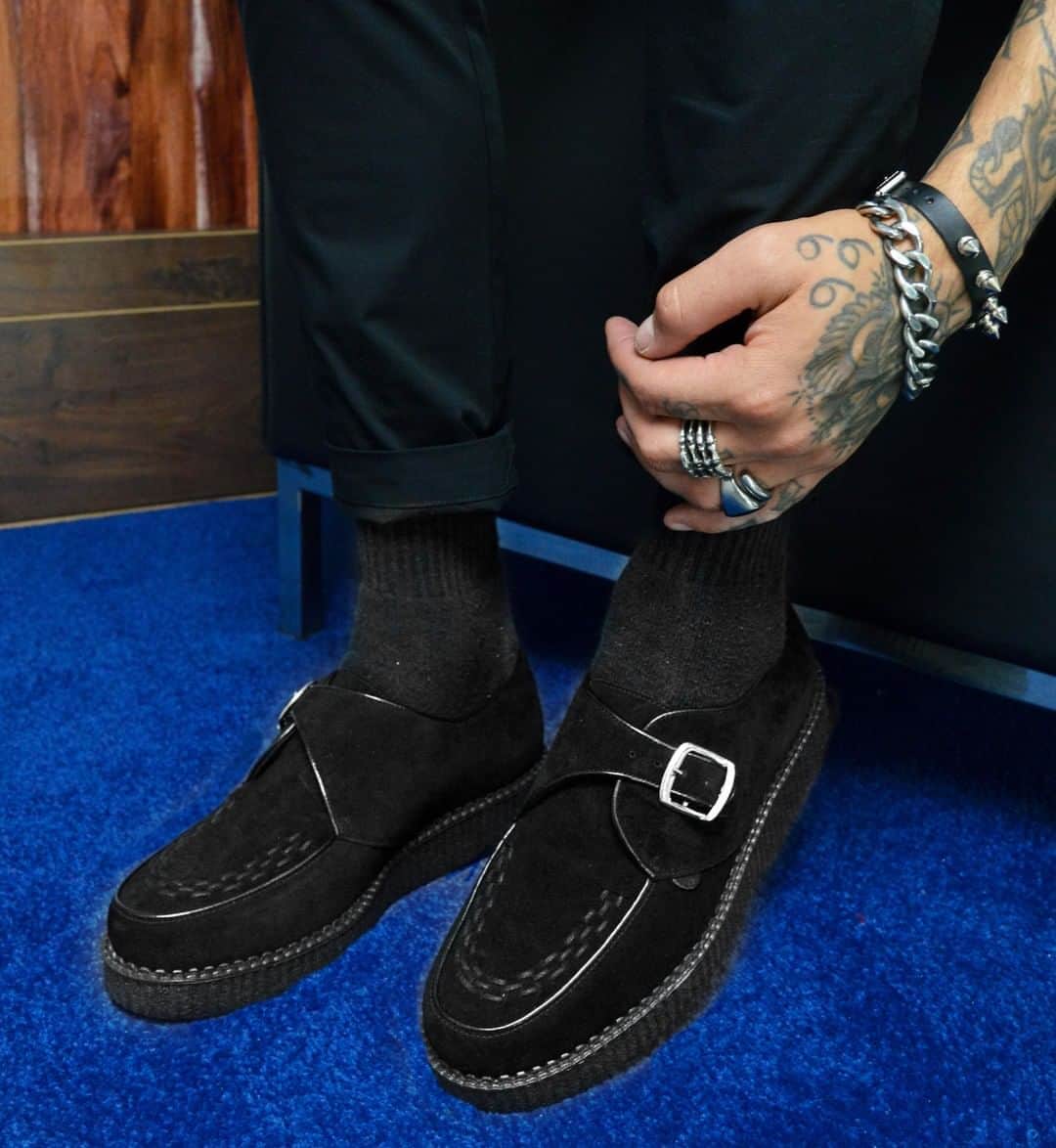 アンダーグラウンドのインスタグラム：「Ray wears the Original King Tuts Creeper, sibling of the Wulfrun with the buckle in place of the iconic D ring feature.⁠ This batch has been produced at our factory in the UK supporting sustainable and sensible local manufacture. Algender and available from our online store⁠ ⁠ ⁠ **Step by step we work to improve our environmental footprint. As an independent company we can use our freedom to select products from ethical and local suppliers and we are able to commit to small batch production. Made in the UK **」