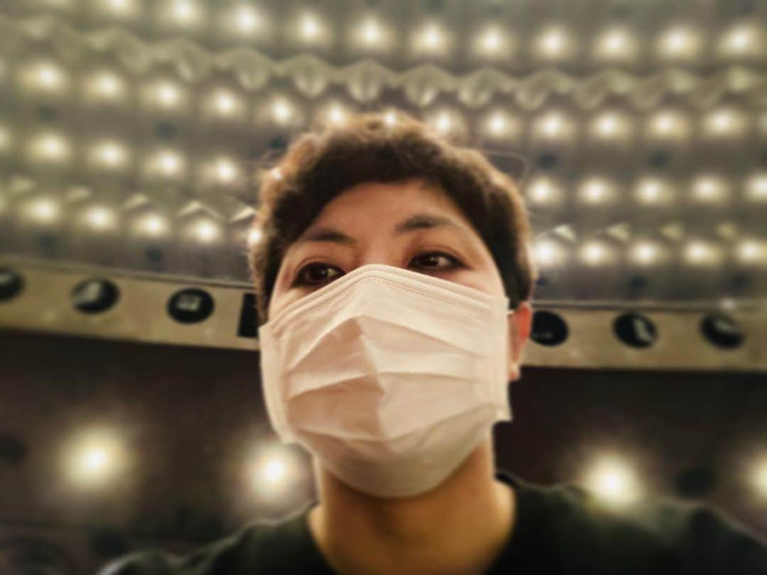 小林香さんのインスタグラム写真 - (小林香Instagram)「#帝劇コン  #musicalconcertatimperialtheater  #大千穐楽  #みんなで完走できました  #千穐楽の歓び #大地真央 さんがディスタンス握手してくださいました #井上芳雄 さんが立派 #出演者みなさんの輝き　 #お客様に深謝  #舞台稽古中に自撮り #帝劇の天井を記録 #構成演出 #小林香  #卒論は  #小林一三 #菊田一夫 #秦豊吉 #あの頃の私に教えてあげたい #モルガンお雪 で5分のショーシーンを作る未来 #オリジナルミュージカル万歳」8月25日 17時21分 - caori_covayashi