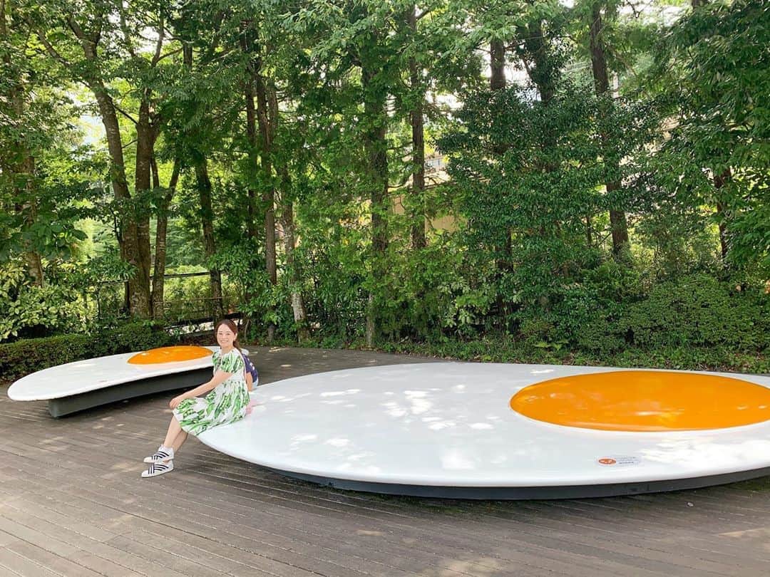 のインスタグラム：「※ Art day @thehakoneopenairmuseum ✨ with nephews 👬 . 甥っ子達と彫刻の森美術館へ✨ . 目玉焼きの上で🍳笑 . 今回の旅でマティス、モネ、ピカソを覚えました。 . . #nephew #甥っ子 #hakone #箱根 #thehakoneopenairmuseum #彫刻の森美術館 #みんなの彫刻」