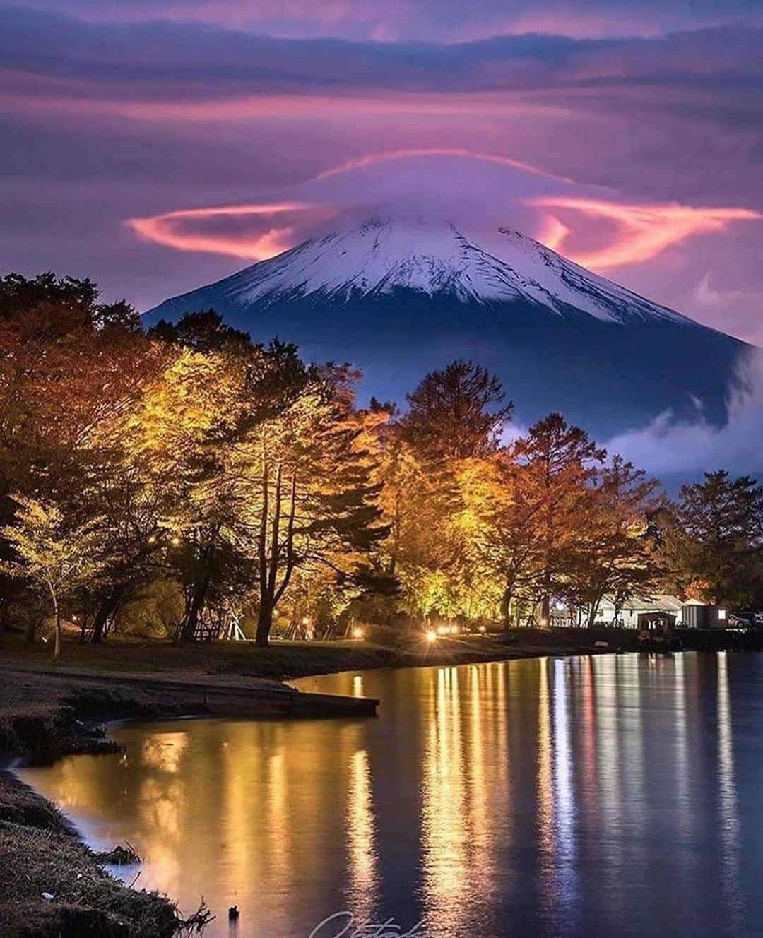 Canon Photographyさんのインスタグラム写真 - (Canon PhotographyInstagram)「A stunning series from Japan 🇯🇵 Photography // @planetx44 Curated by @steffeneisenacher  #mountfuji #japan #cherryblossom #cpfeatureme #lenticularclouds」8月25日 17時17分 - cpcollectives