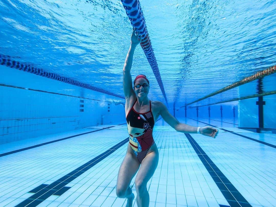 エミリー・シーボームのインスタグラム：「It’s a waterful life.  #swimming #athlete #training #goldcoast #water」